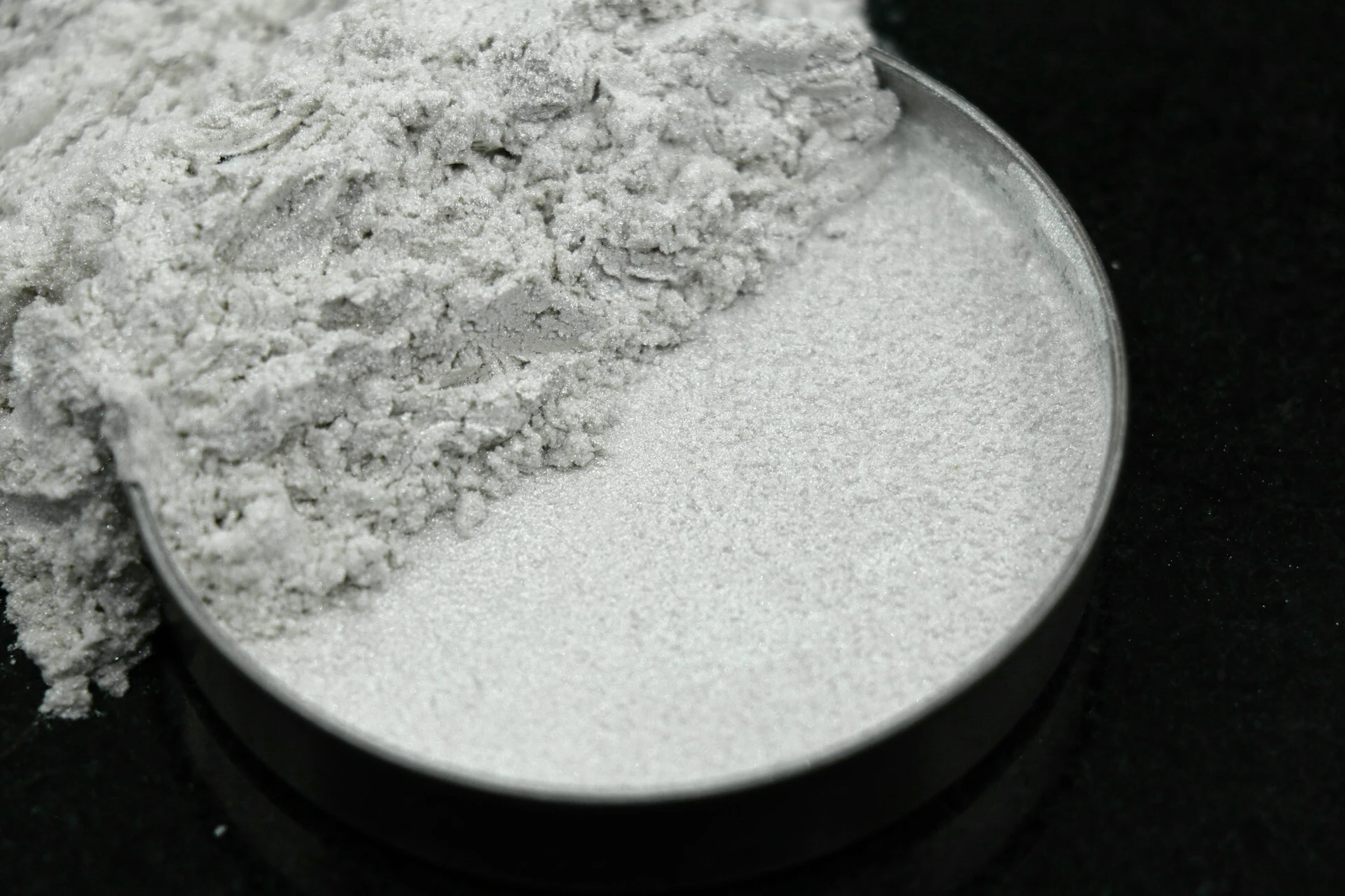 پیگمنت های سفید صدفی