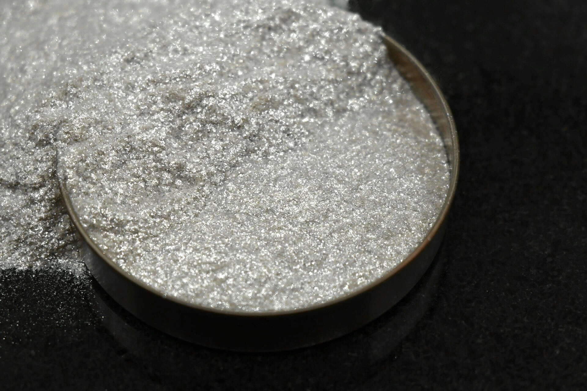 پیگمنت های سفید صدفی