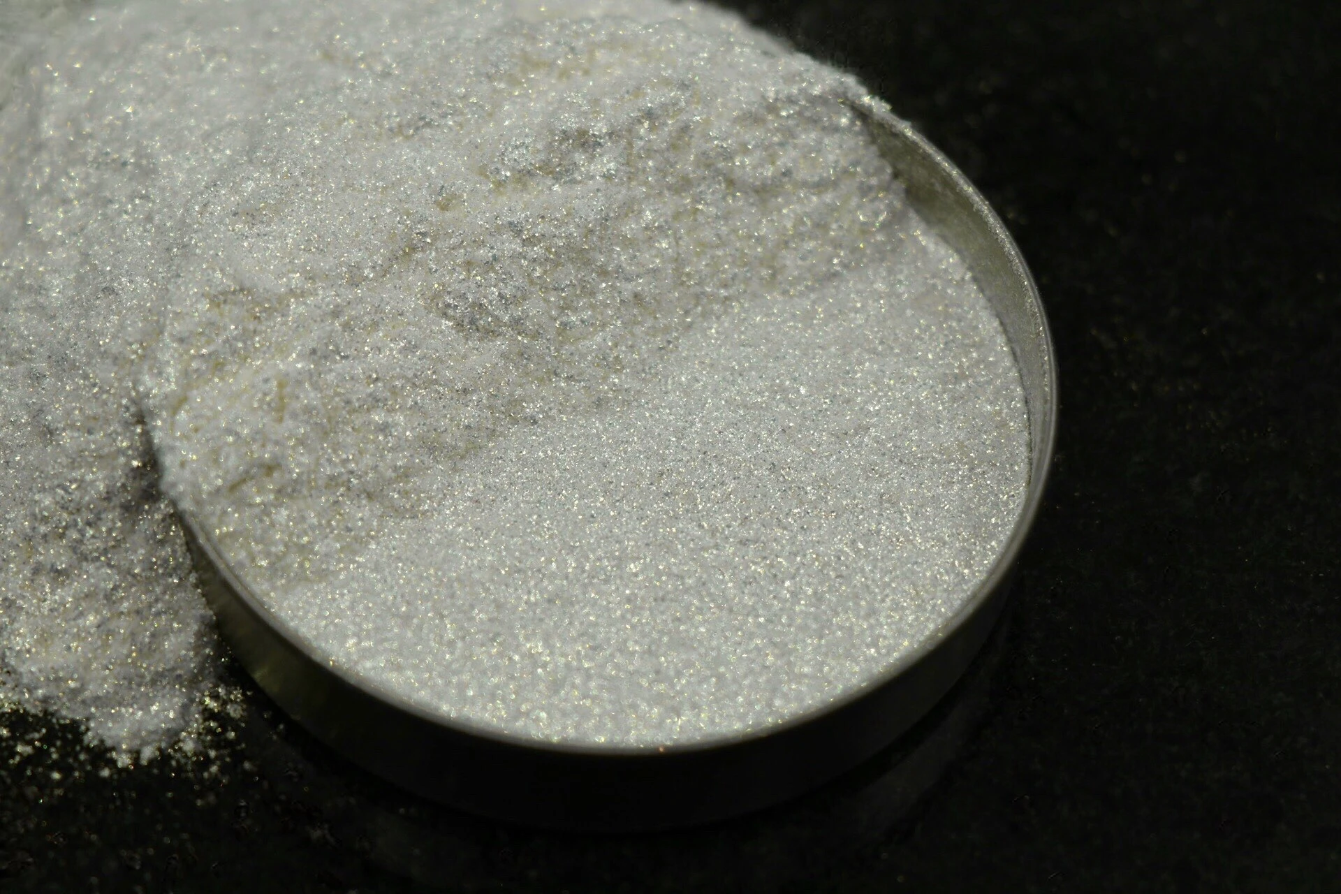 پیگمنت های سفید صدفی