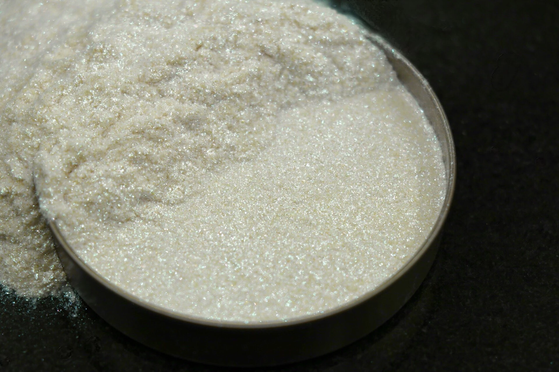 پیگمنت های سفید صدفی