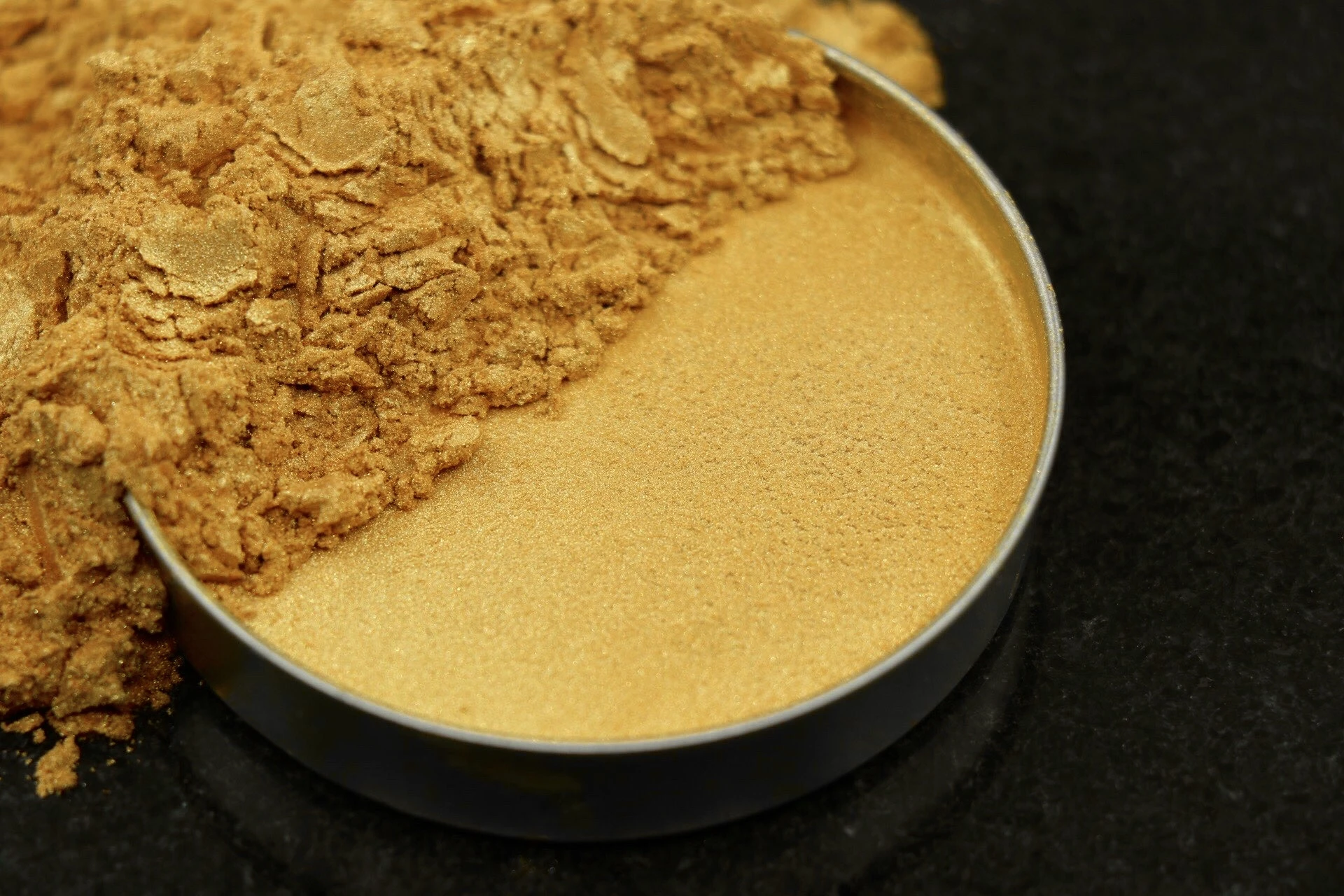 پیگمنت های سفید صدفی