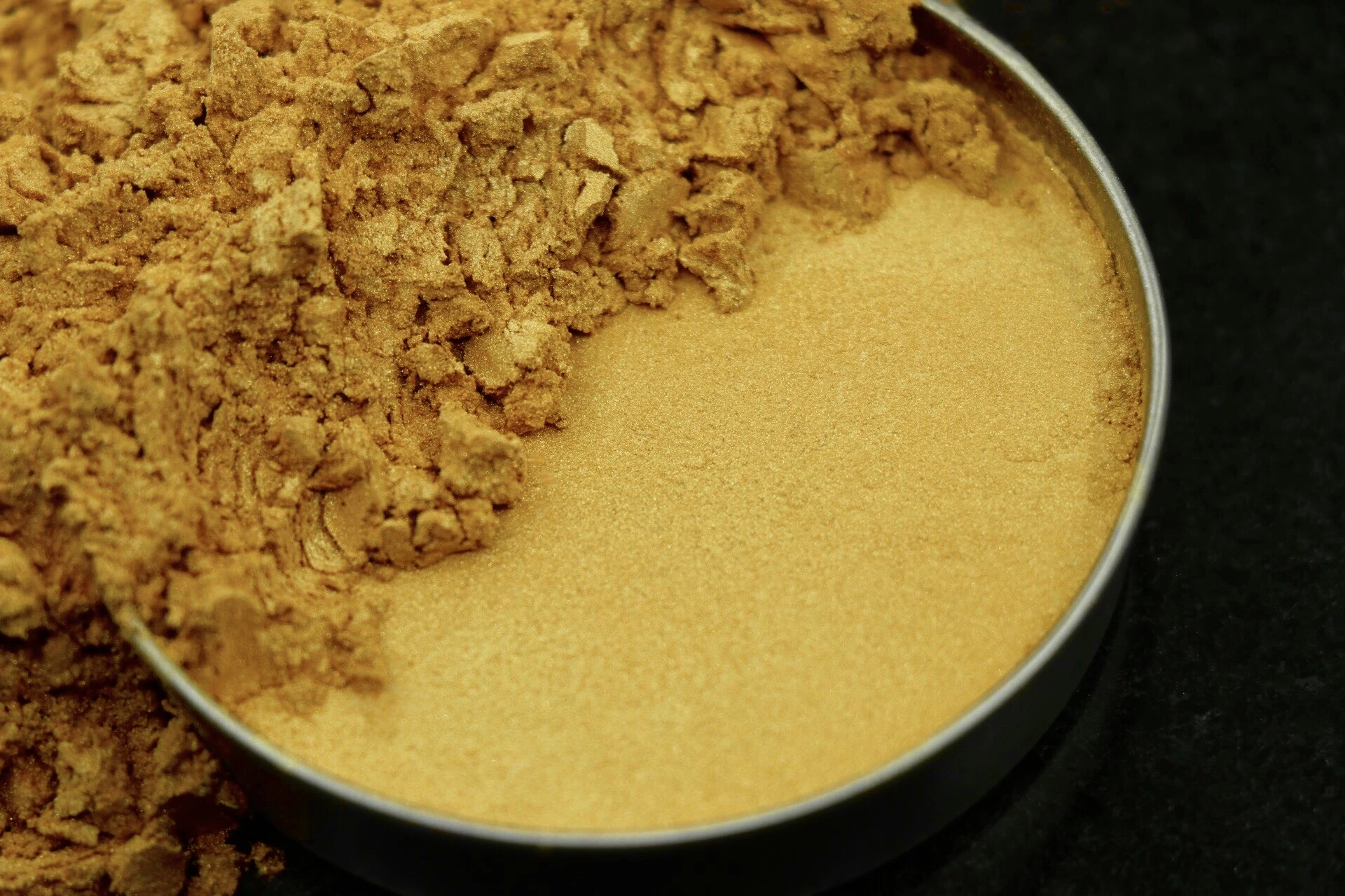 پیگمنت های سفید صدفی