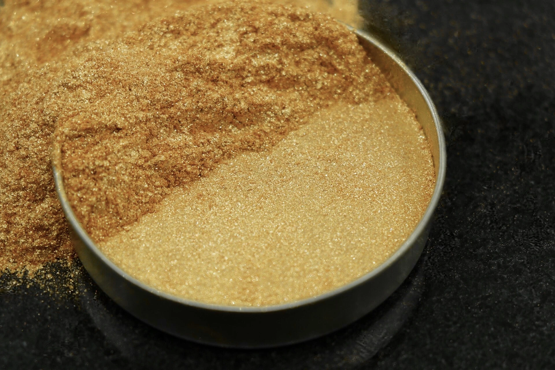 پیگمنت های سفید صدفی