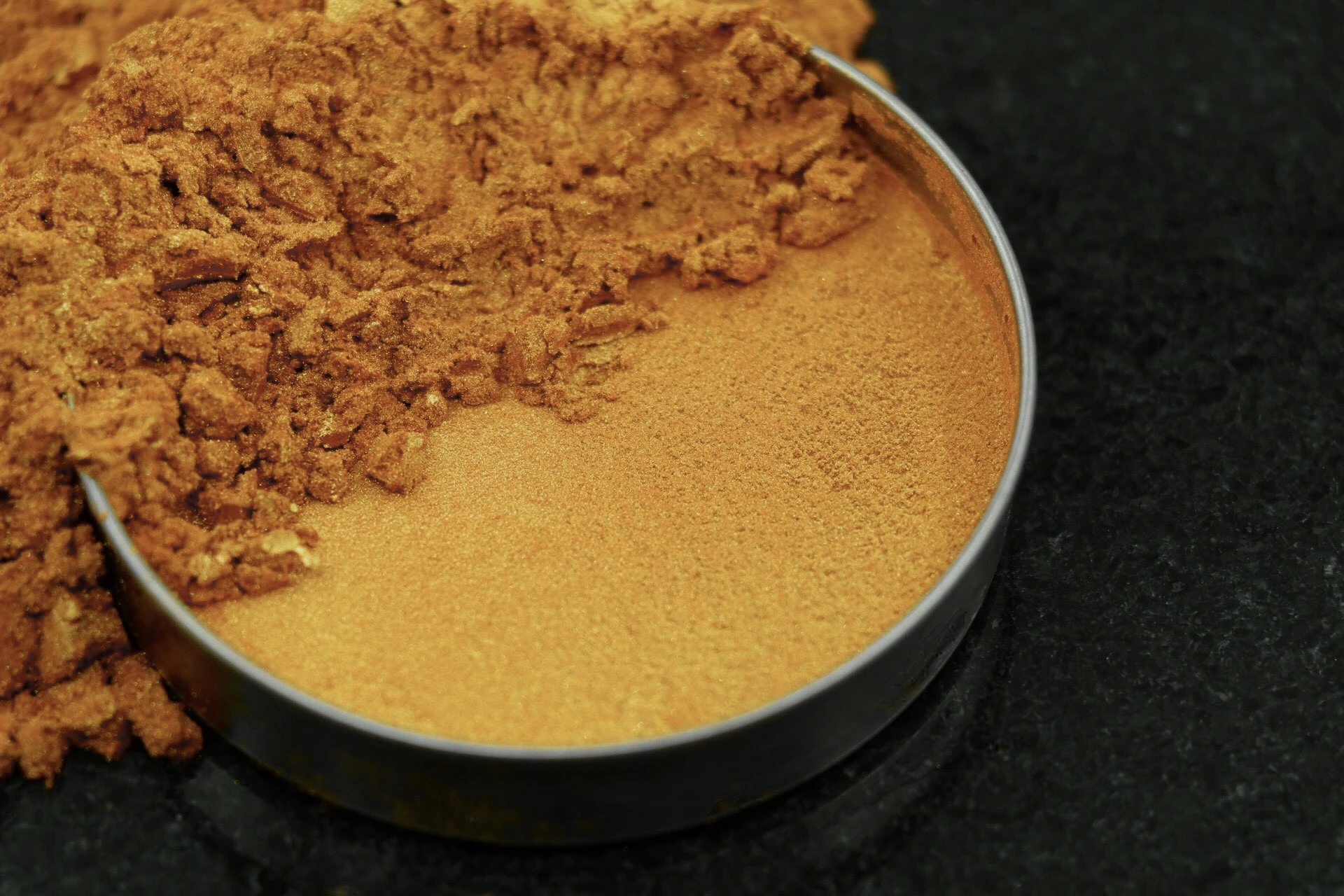 پیگمنت های سفید صدفی