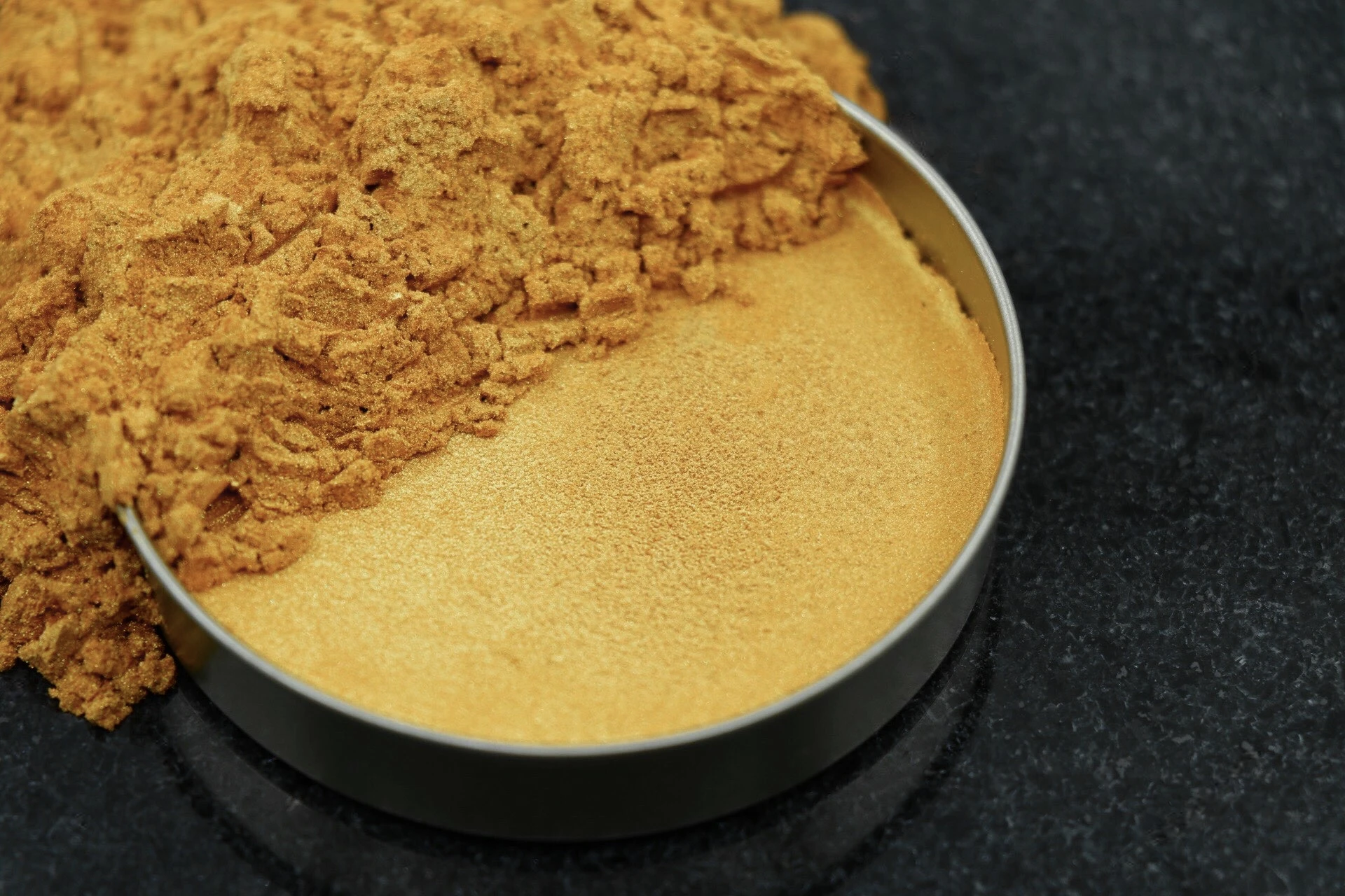 پیگمنت های سفید صدفی