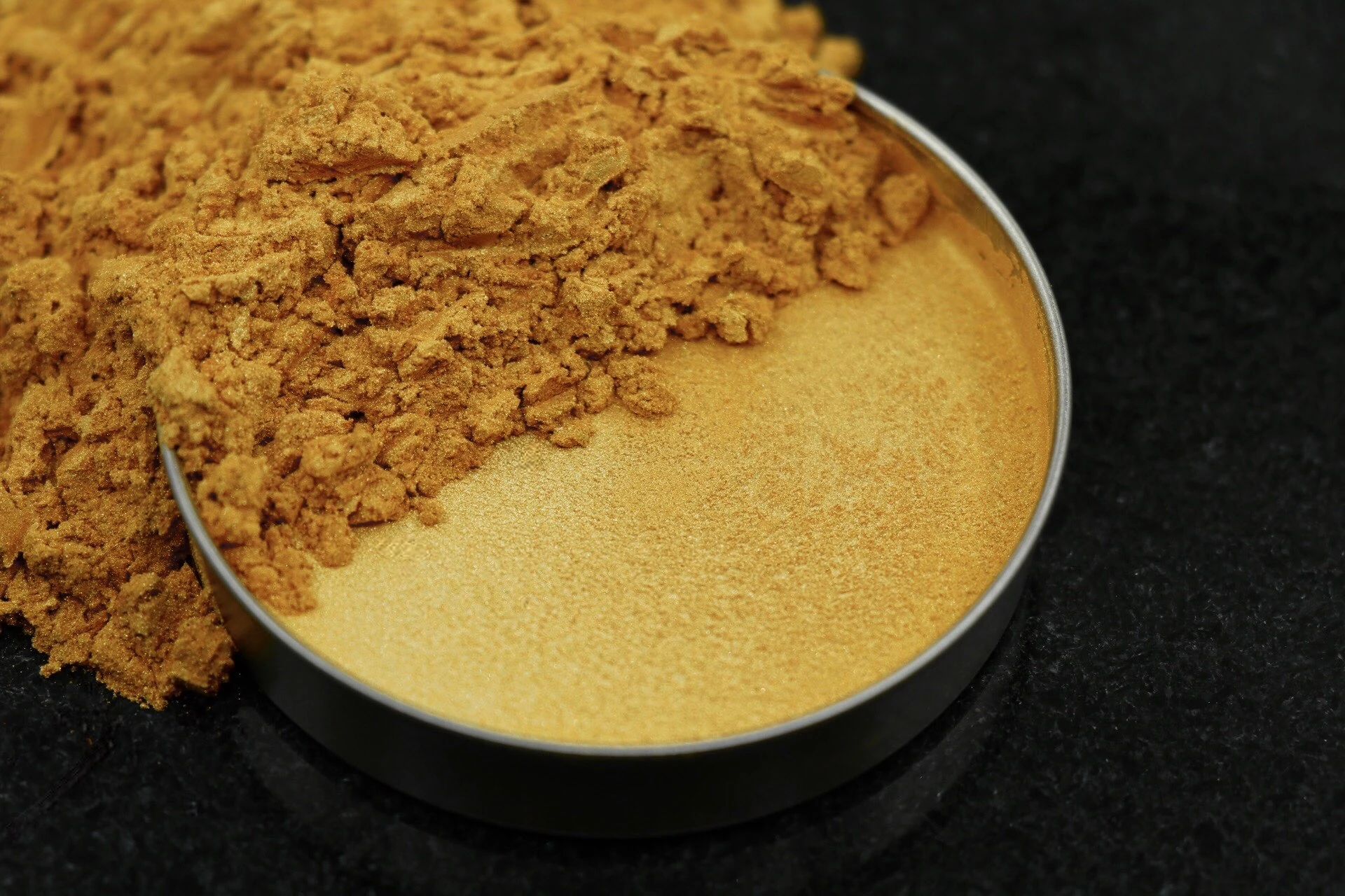 پیگمنت های سفید صدفی