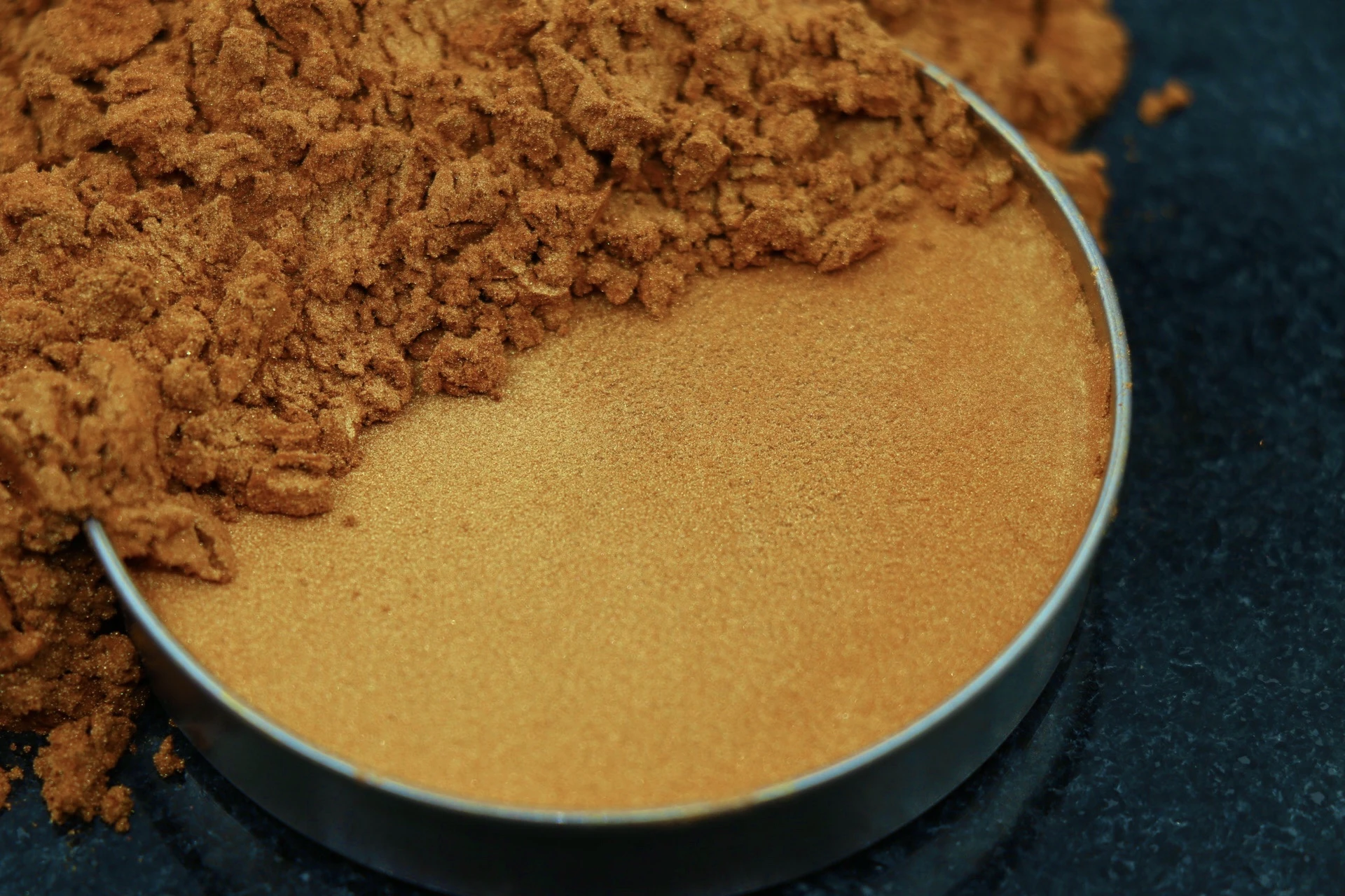 پیگمنت های سفید صدفی