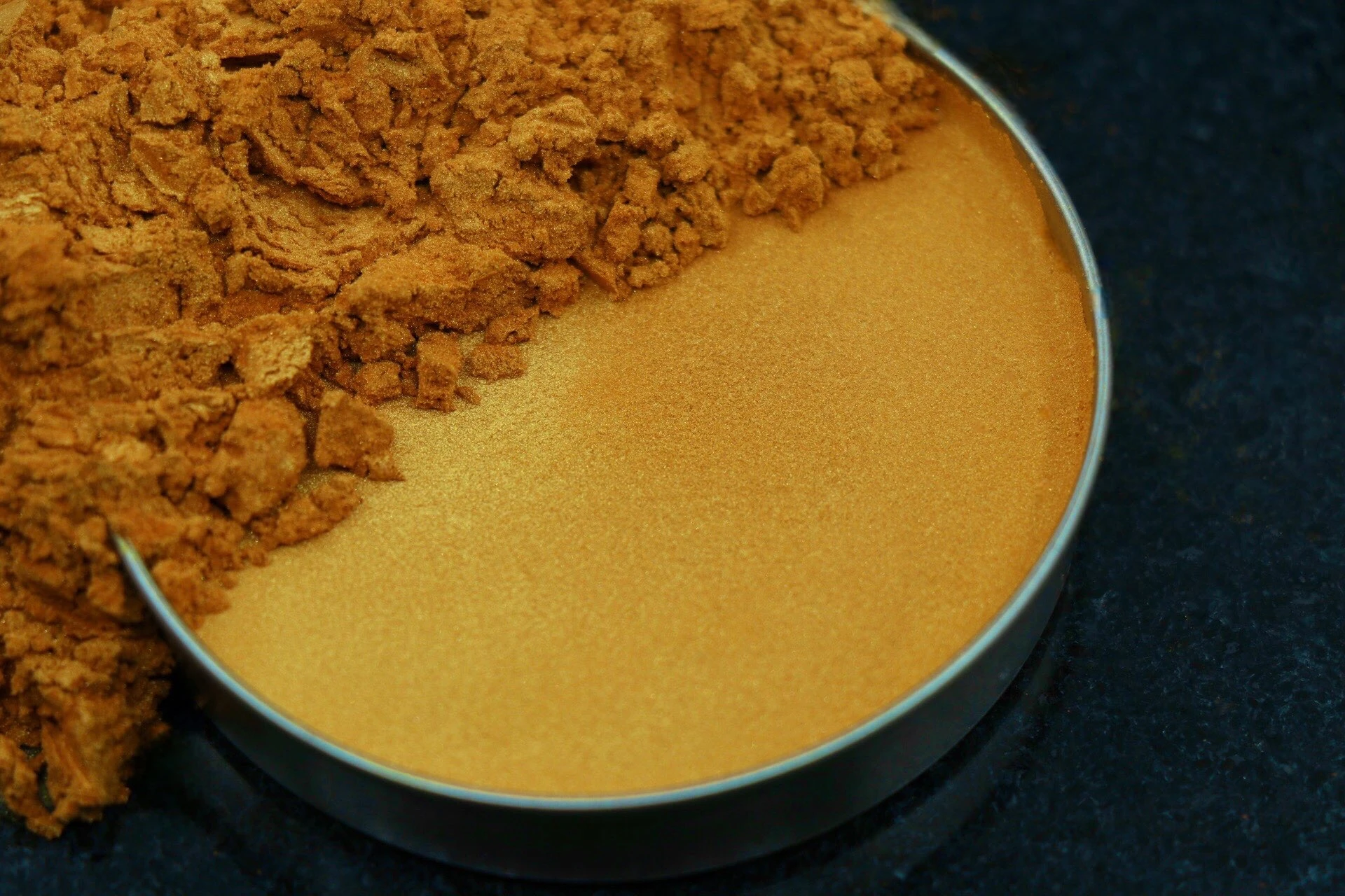 پیگمنت های سفید صدفی