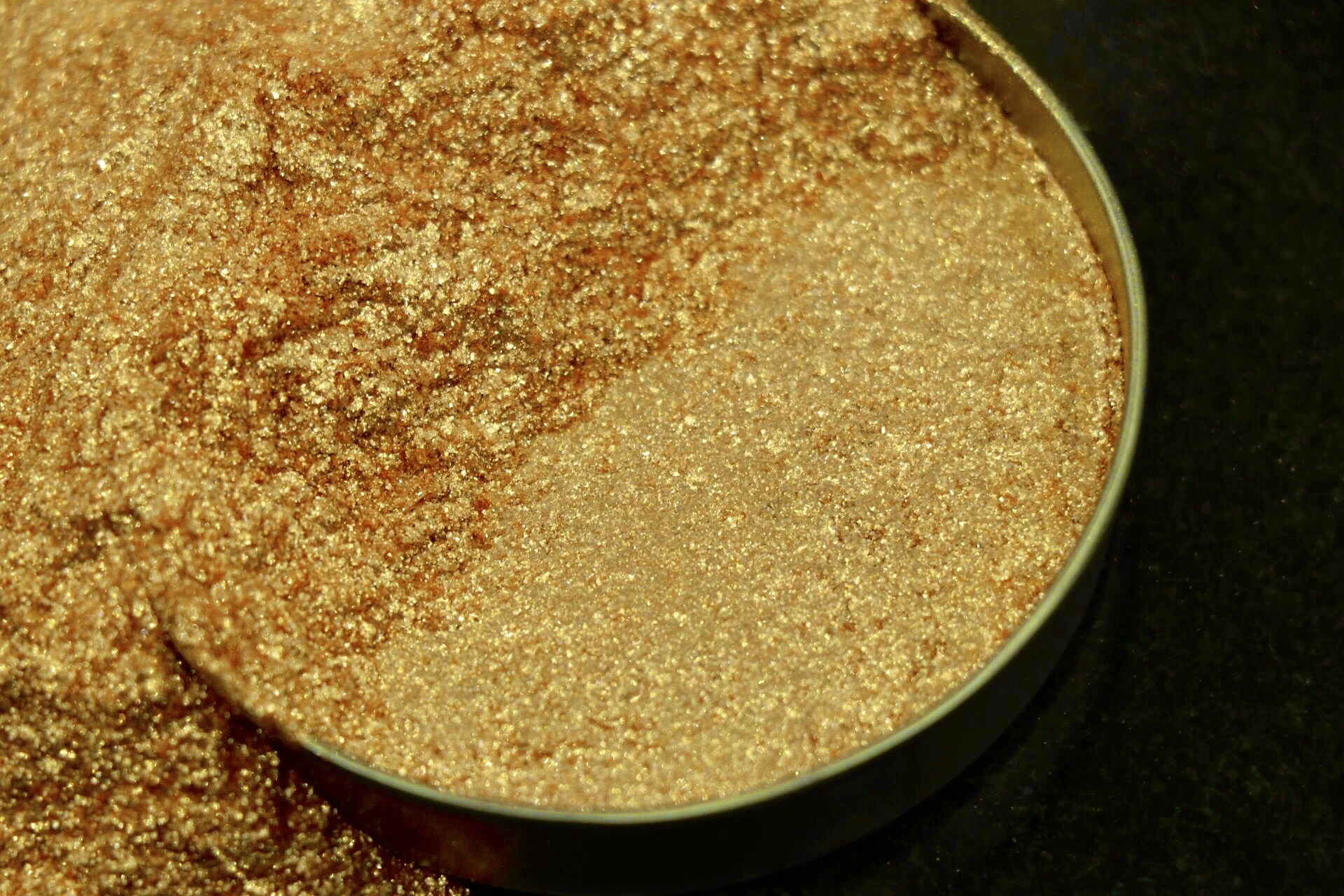 پیگمنت های سفید صدفی