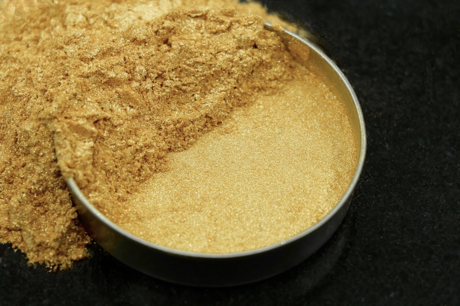 پیگمنت های سفید صدفی