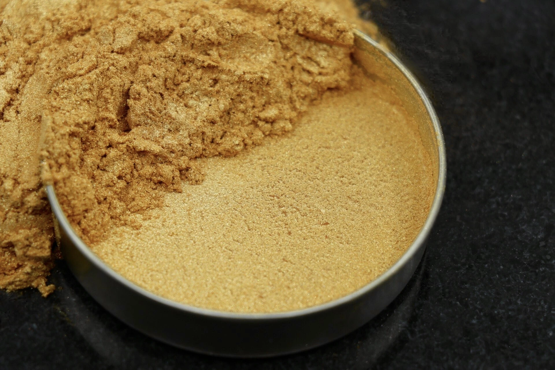 پیگمنت های سفید صدفی