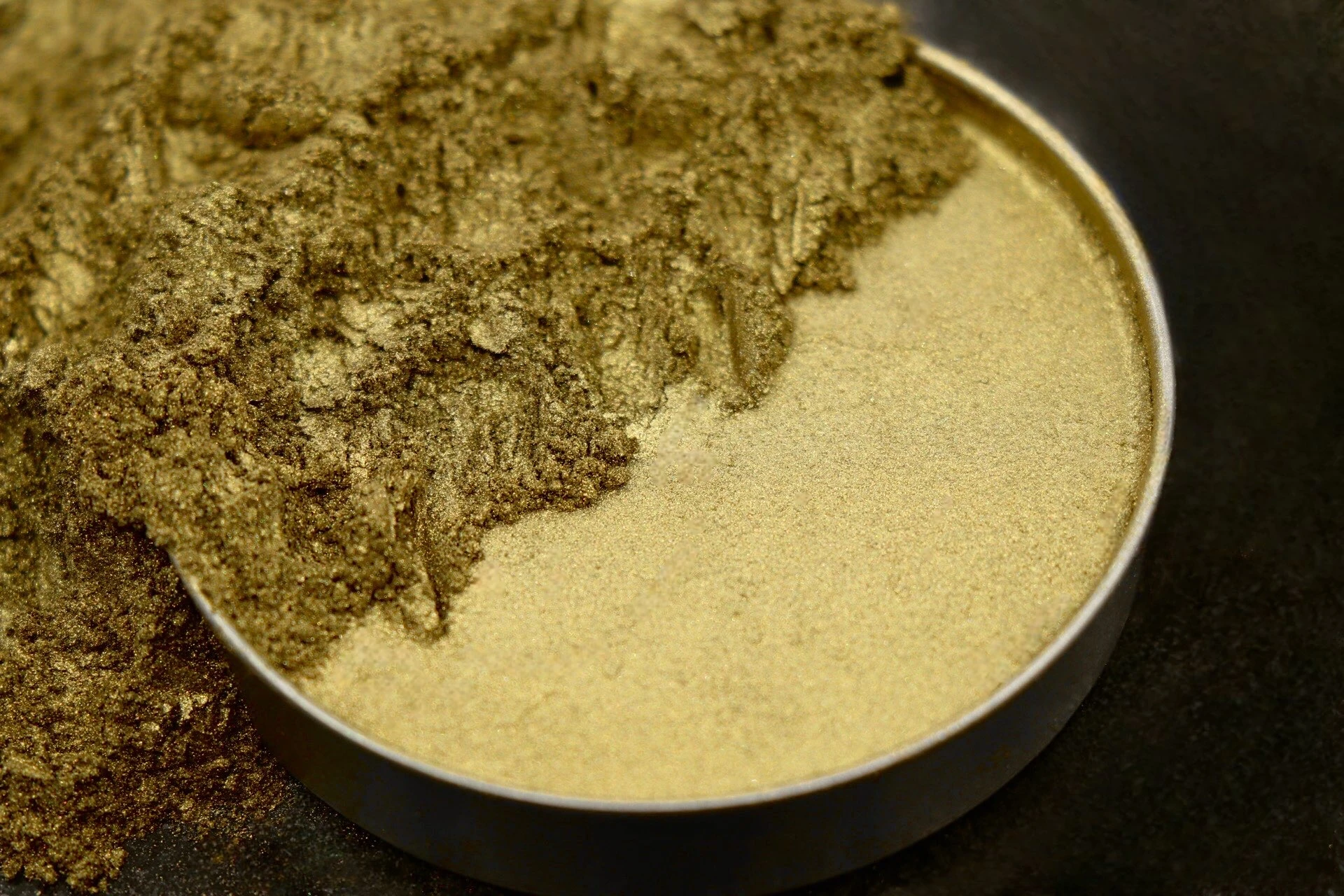 پیگمنت های سفید صدفی