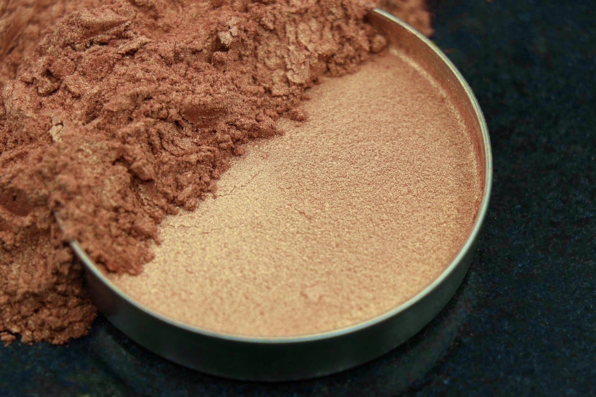 پیگمنت های سفید صدفی