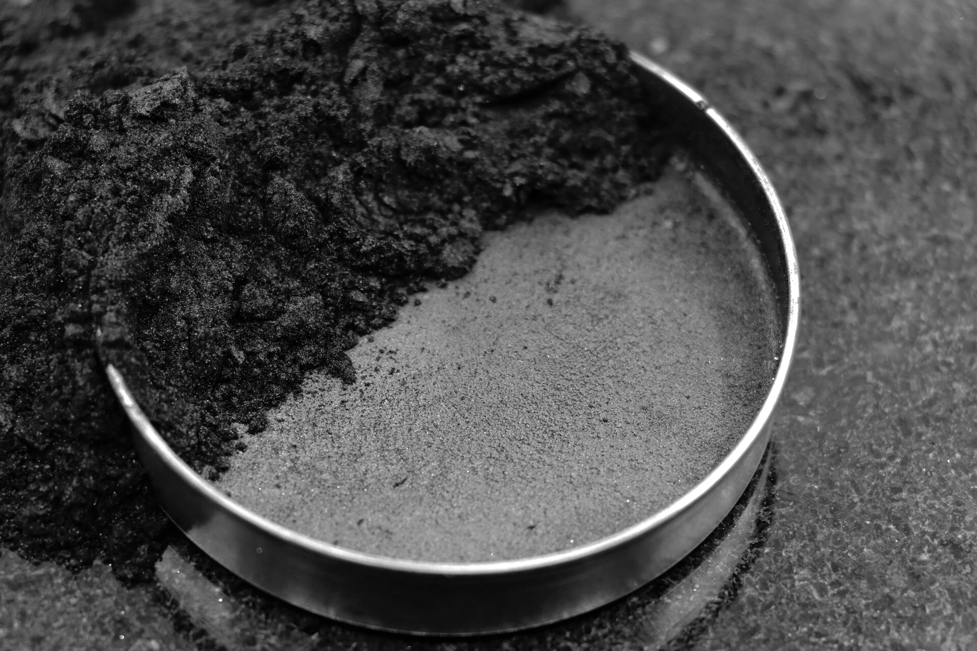 پیگمنت های سفید صدفی