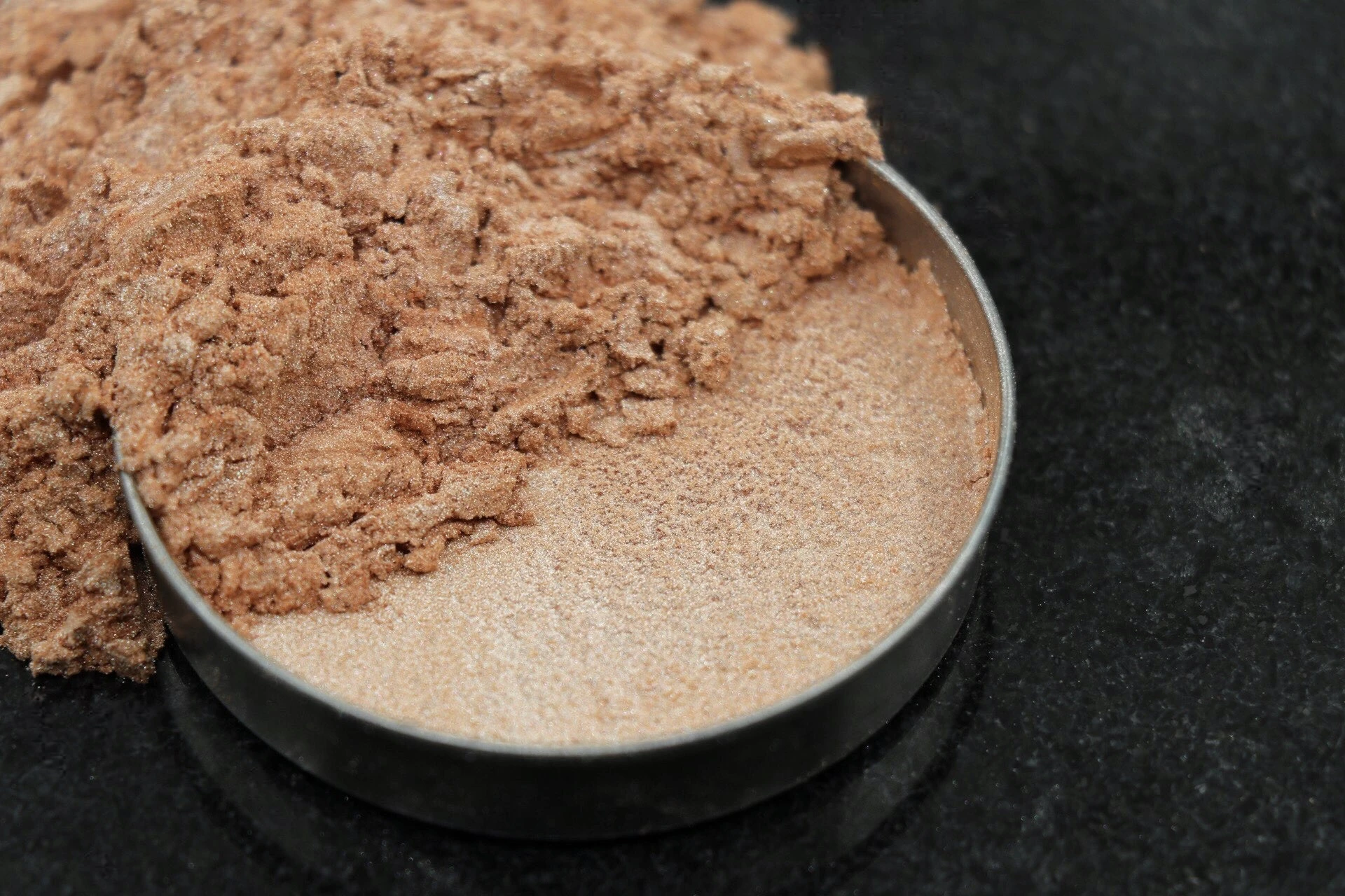 پیگمنت های سفید صدفی