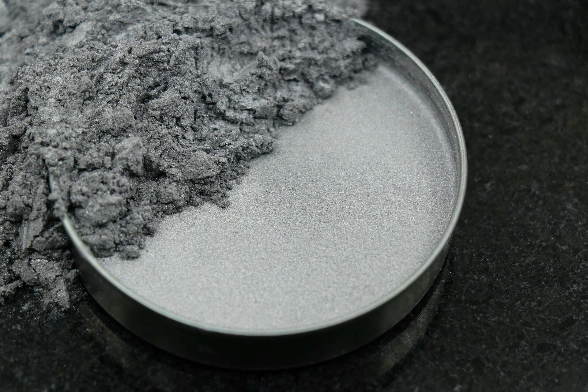 پیگمنت های سفید صدفی