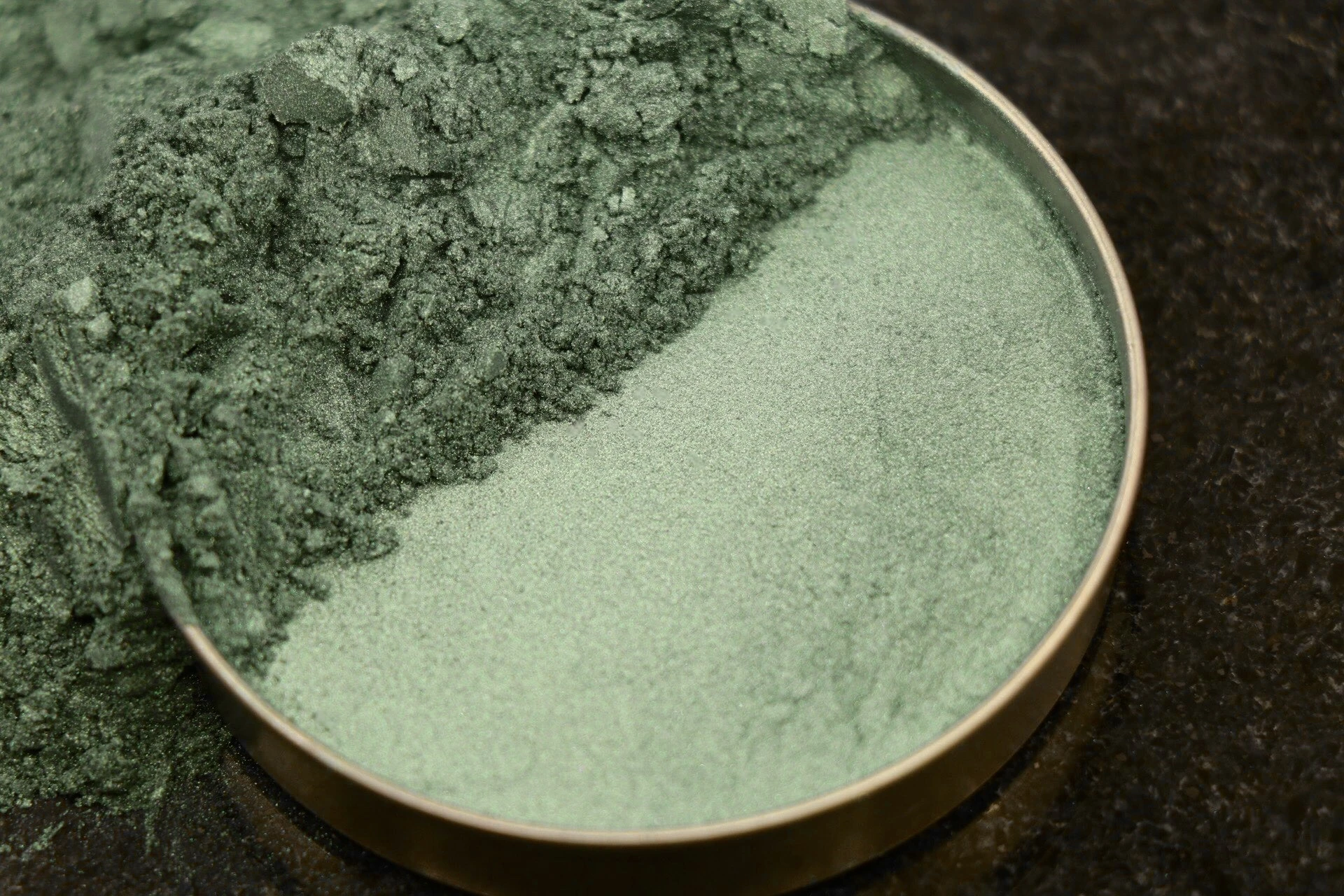 پیگمنت های سفید صدفی