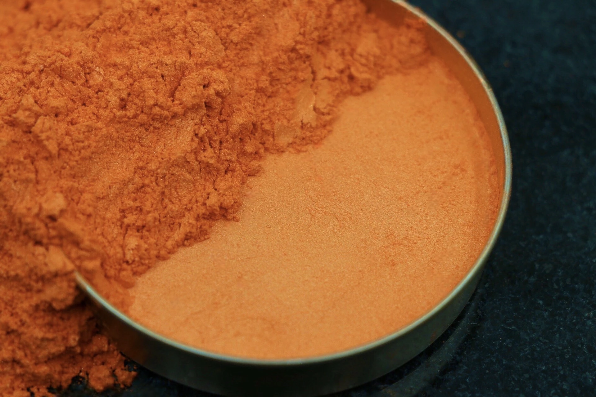 پیگمنت های سفید صدفی