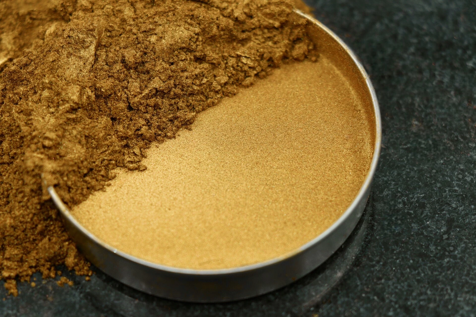 پیگمنت های سفید صدفی