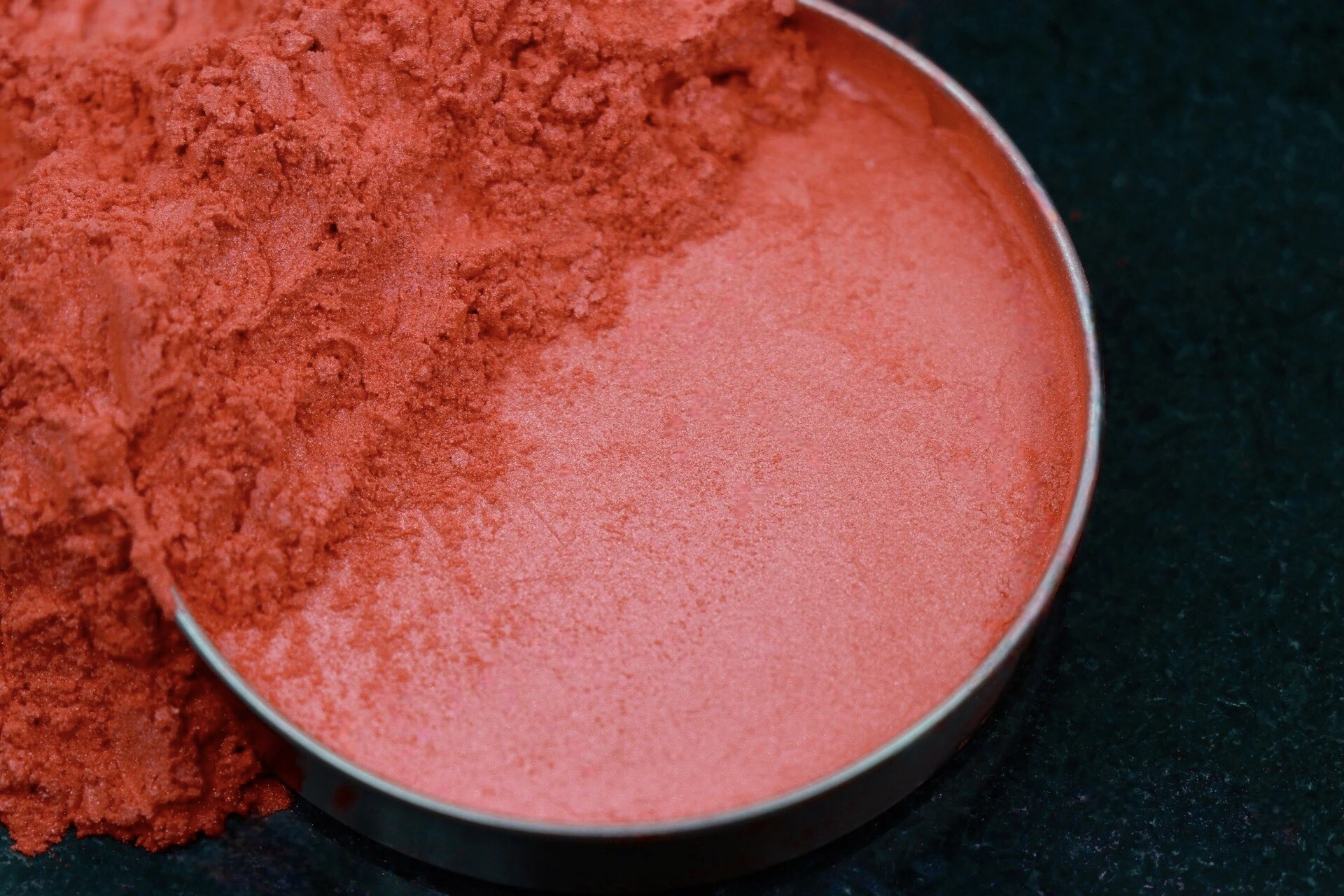 پیگمنت های سفید صدفی