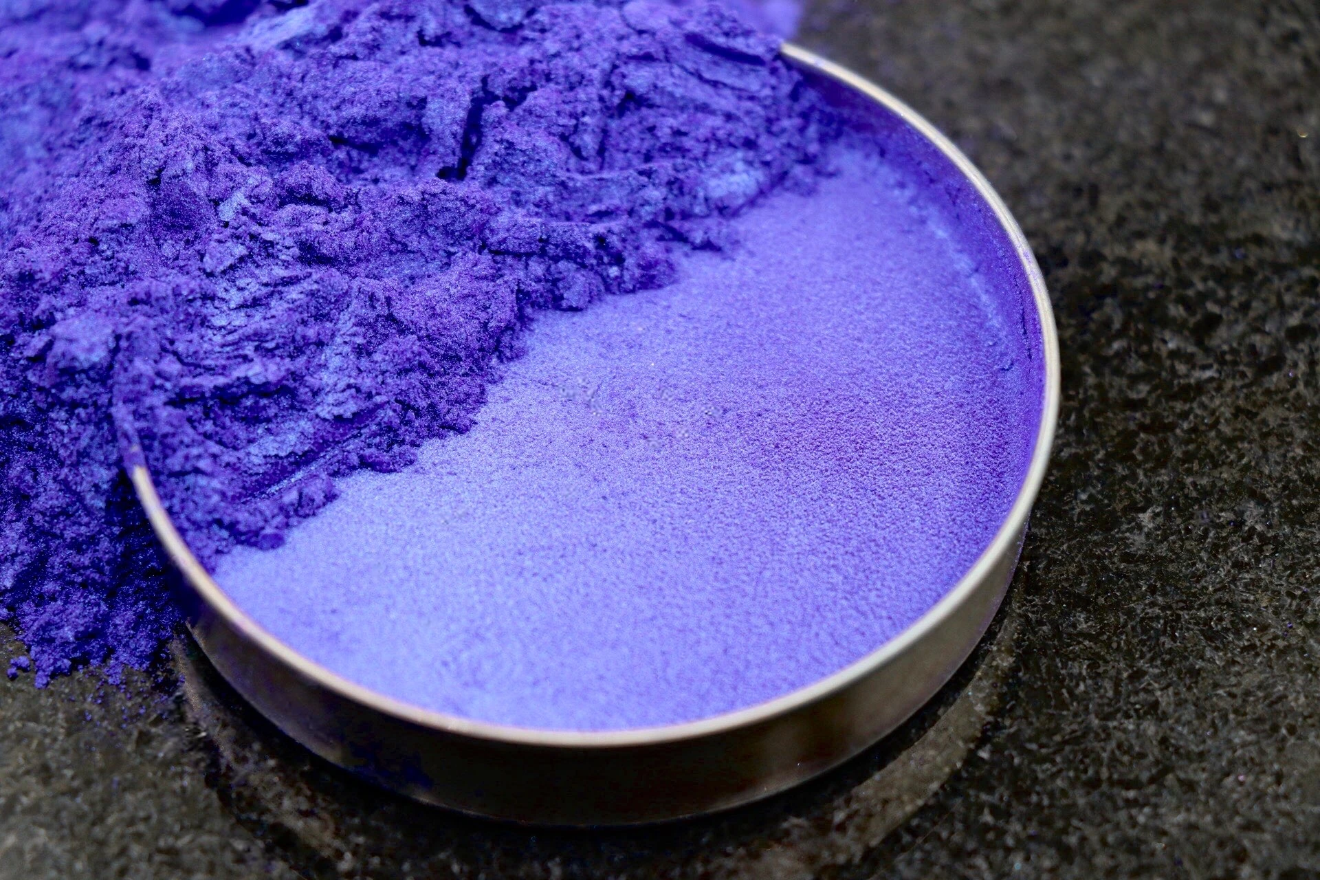 پیگمنت های سفید صدفی