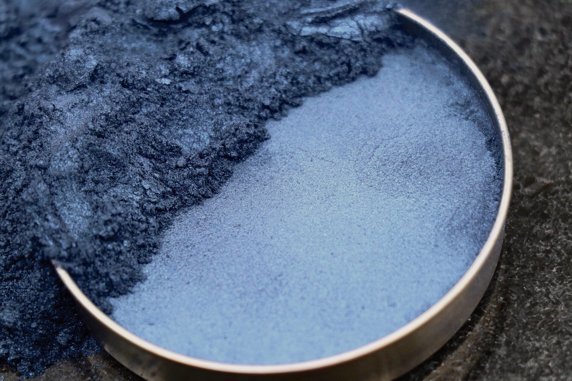 پیگمنت های سفید صدفی