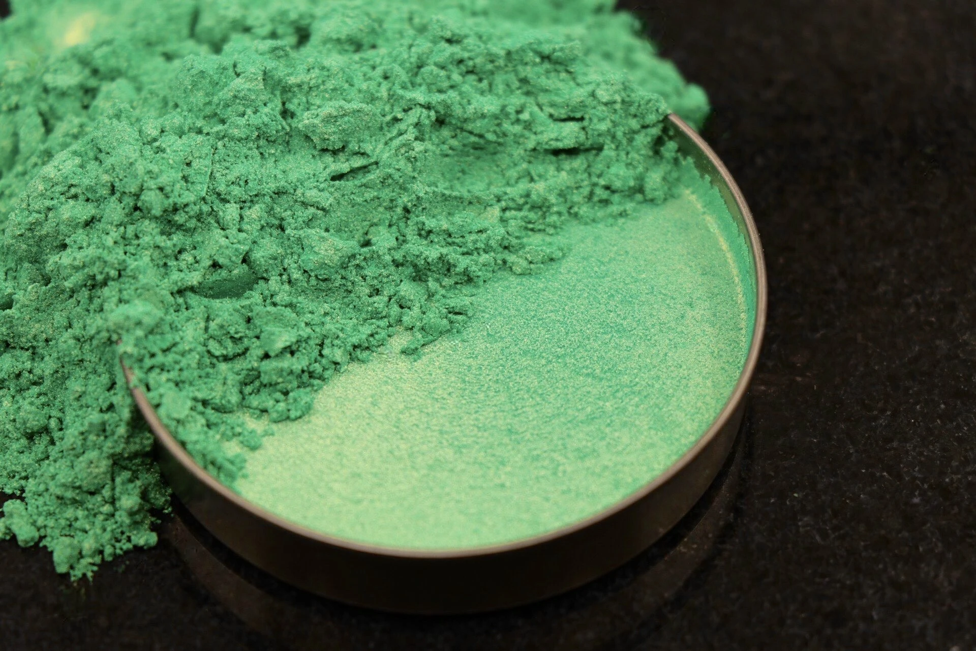 پیگمنت های سفید صدفی