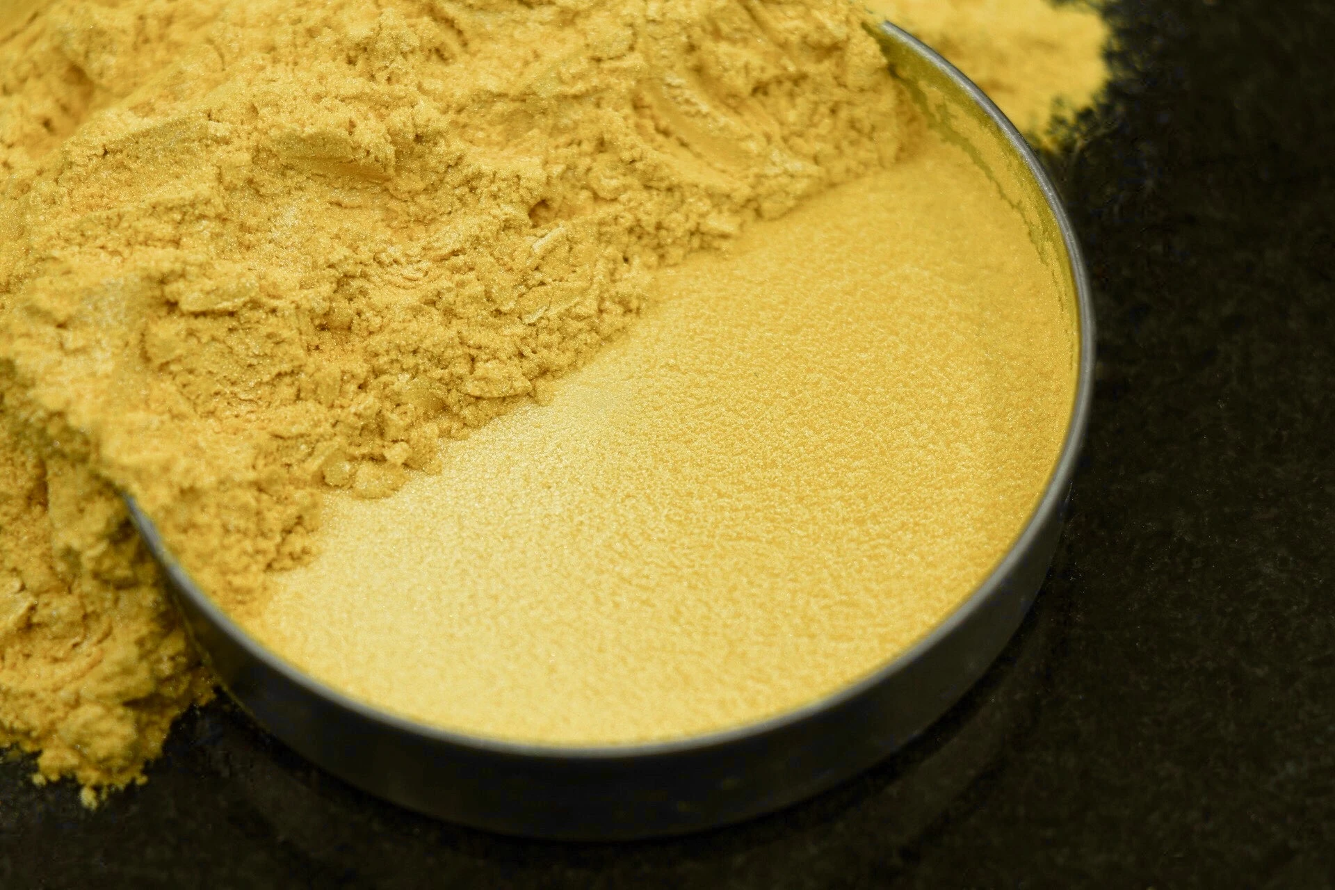 پیگمنت های سفید صدفی