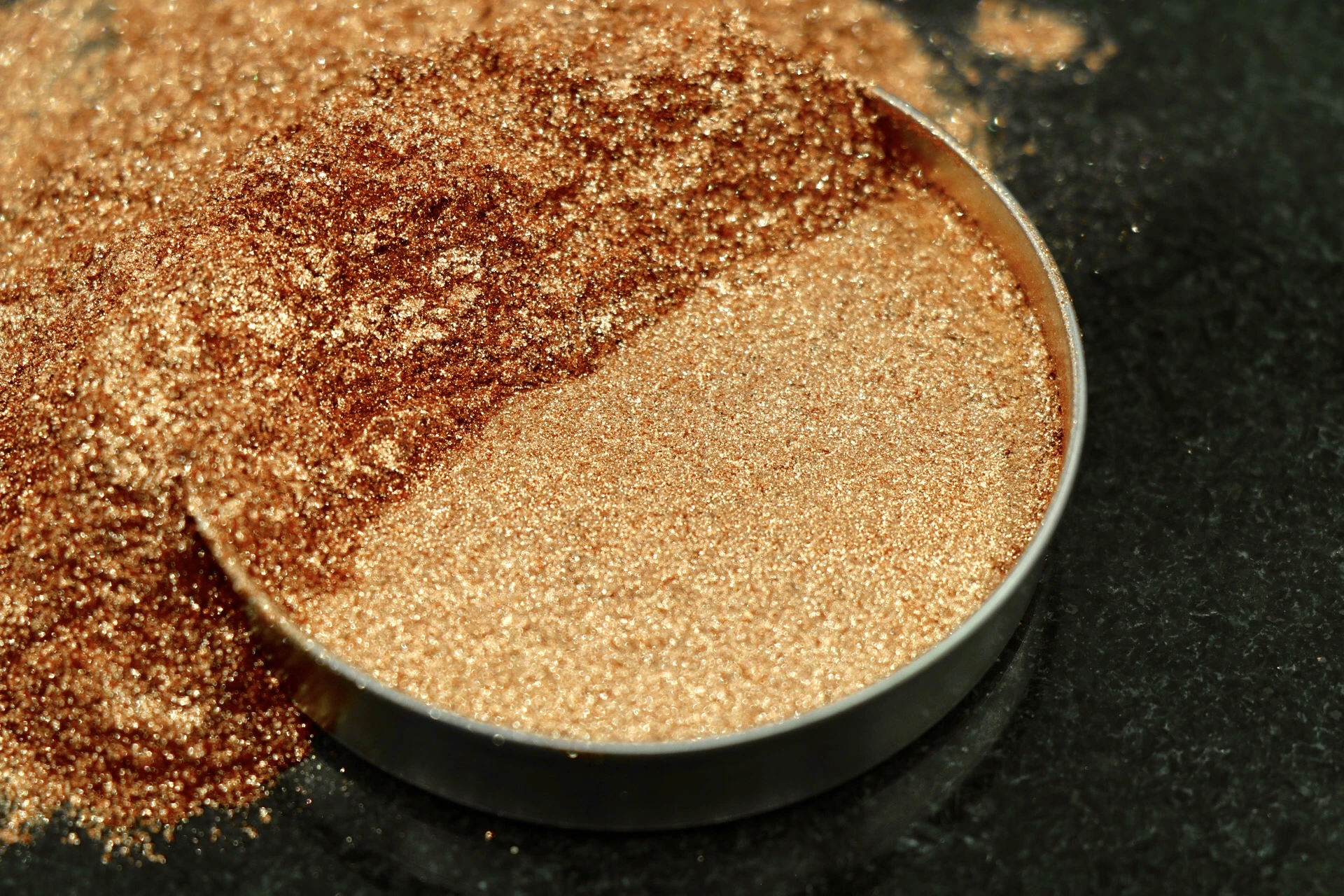 پیگمنت های سفید صدفی