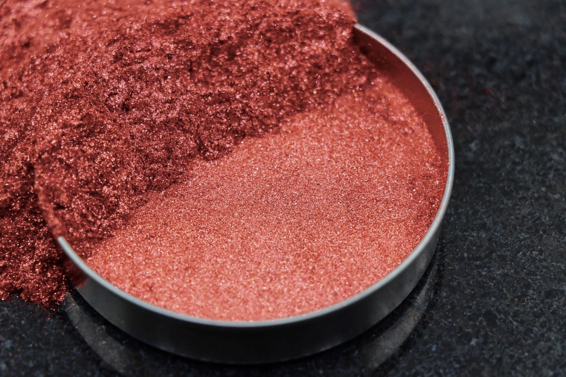 پیگمنت های سفید صدفی