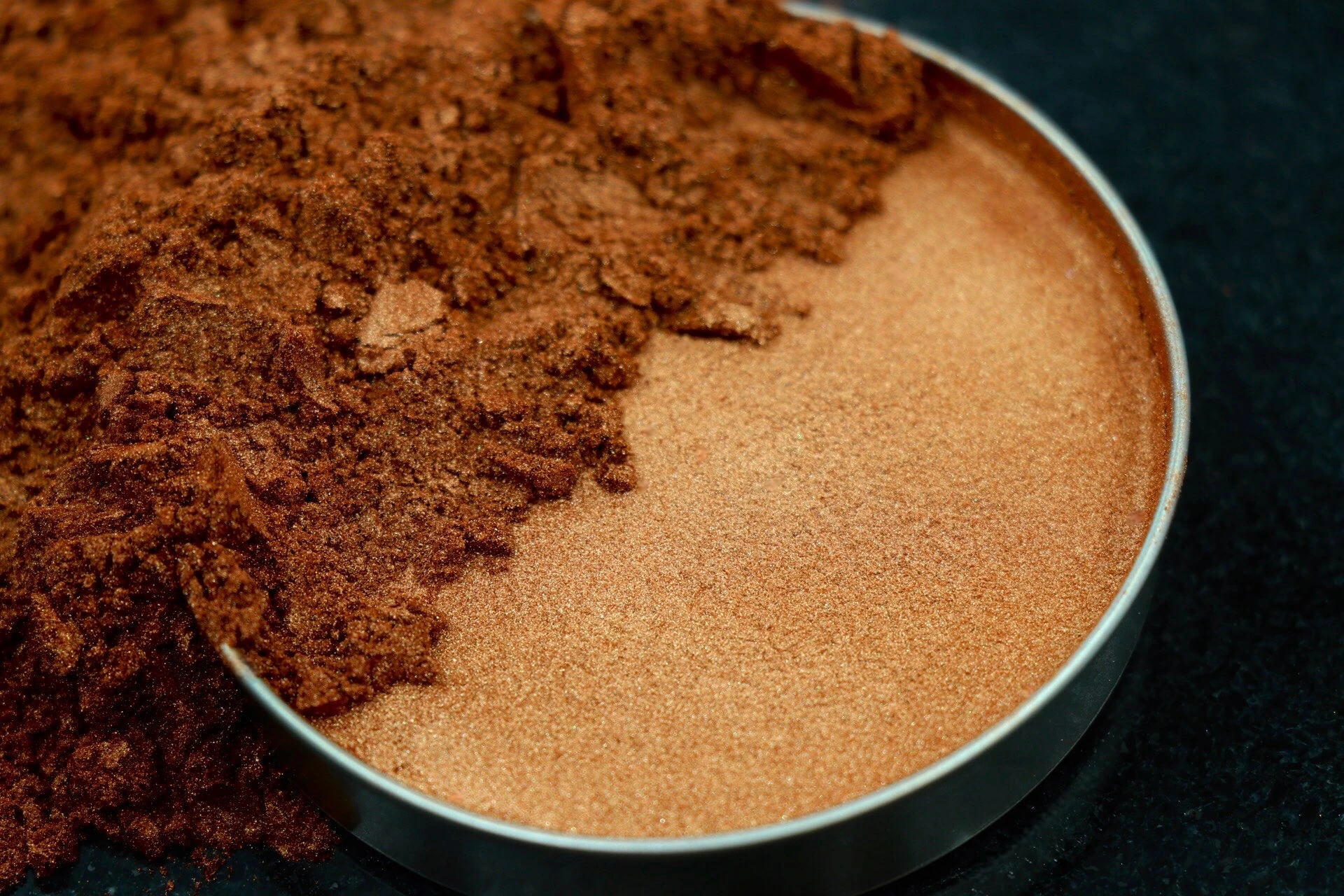 پیگمنت های سفید صدفی