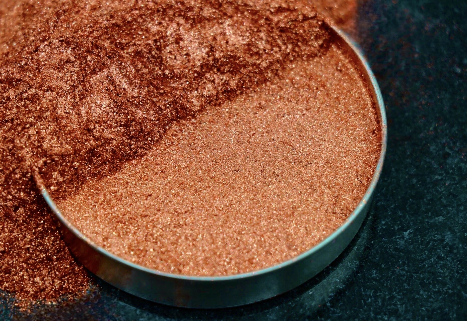 پیگمنت های سفید صدفی