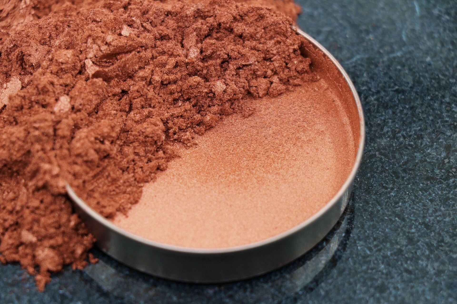 پیگمنت های سفید صدفی