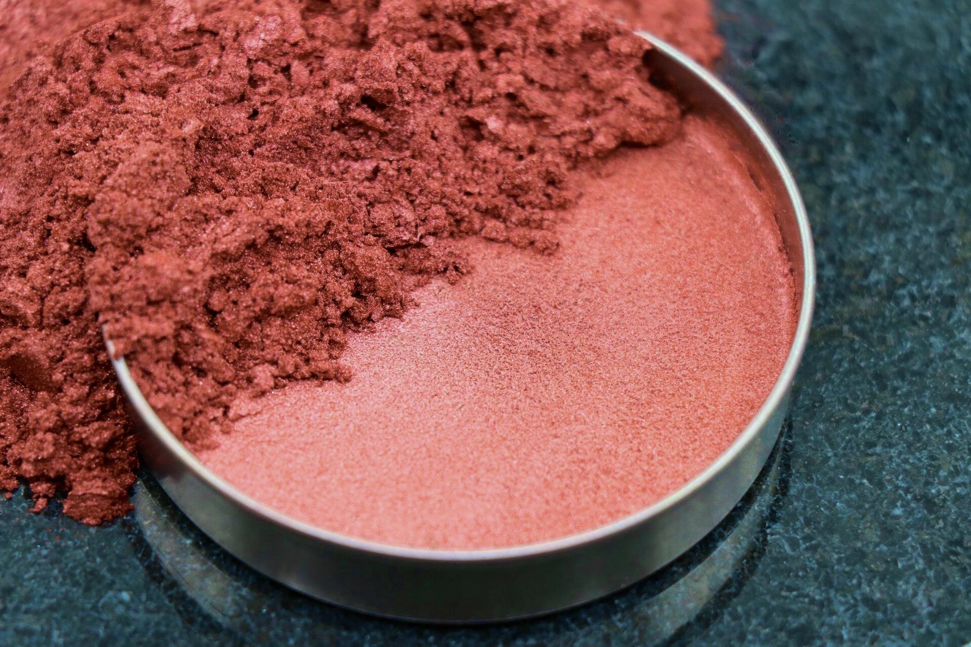 پیگمنت های سفید صدفی