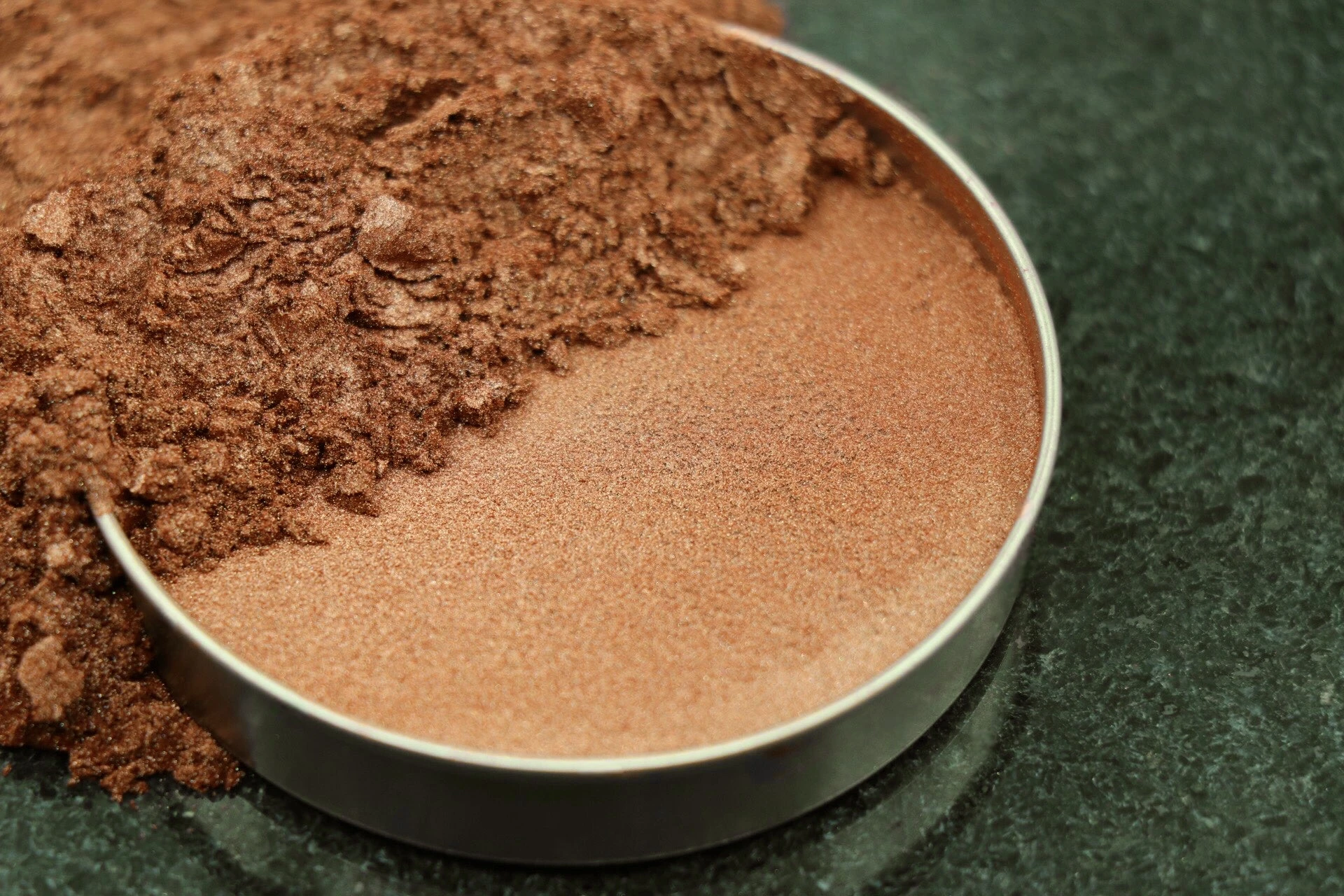 پیگمنت های سفید صدفی