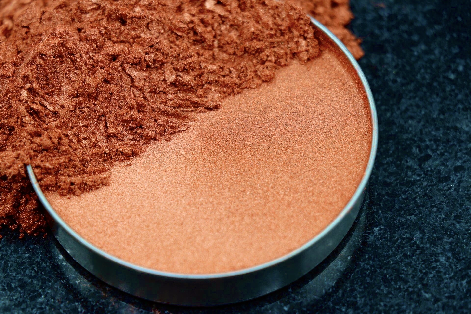 پیگمنت های سفید صدفی