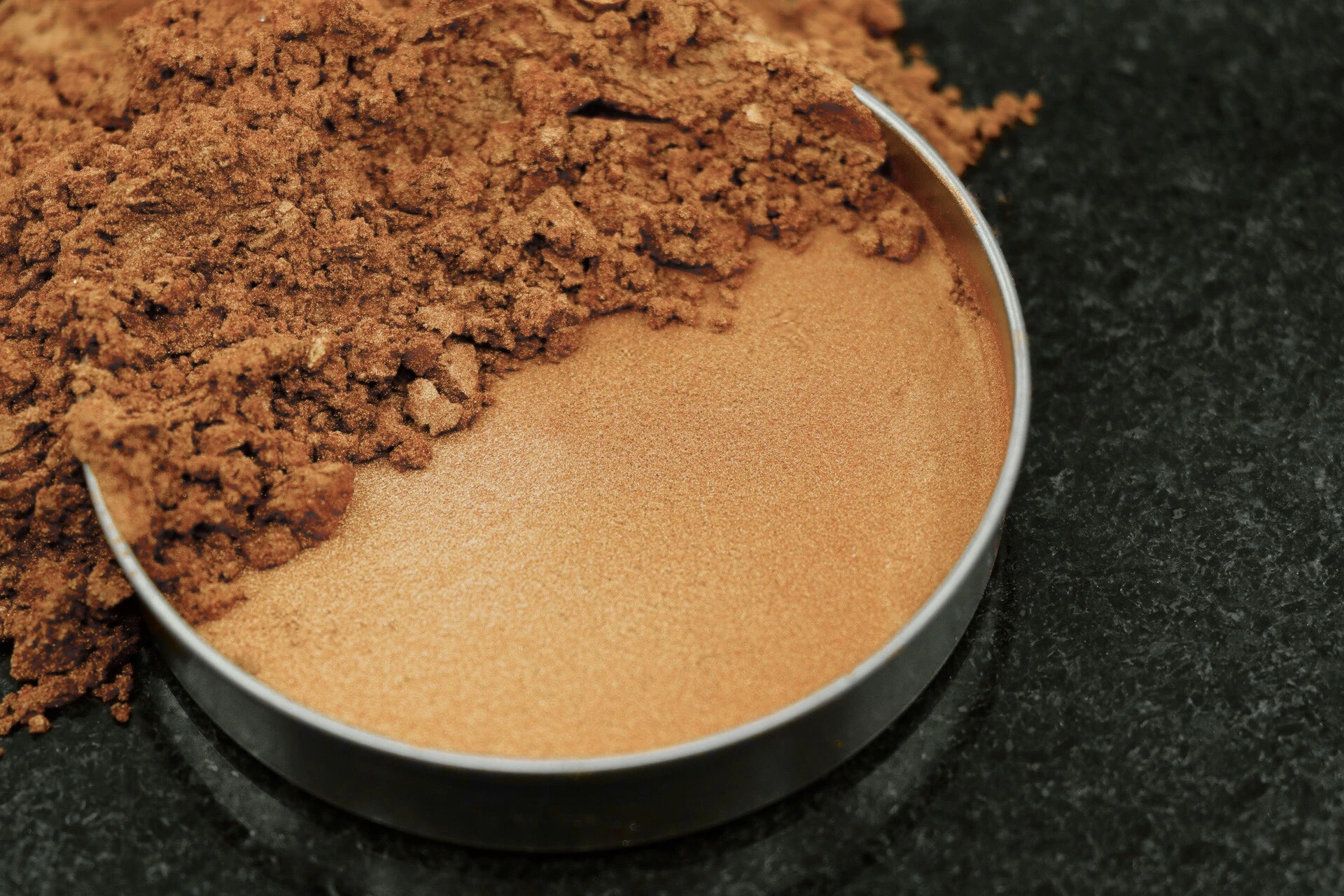 پیگمنت های سفید صدفی