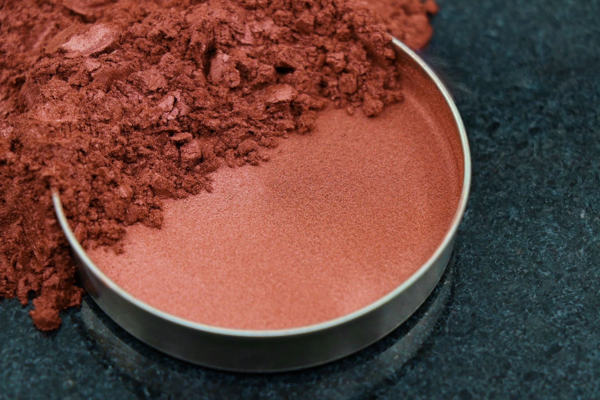 پیگمنت های سفید صدفی