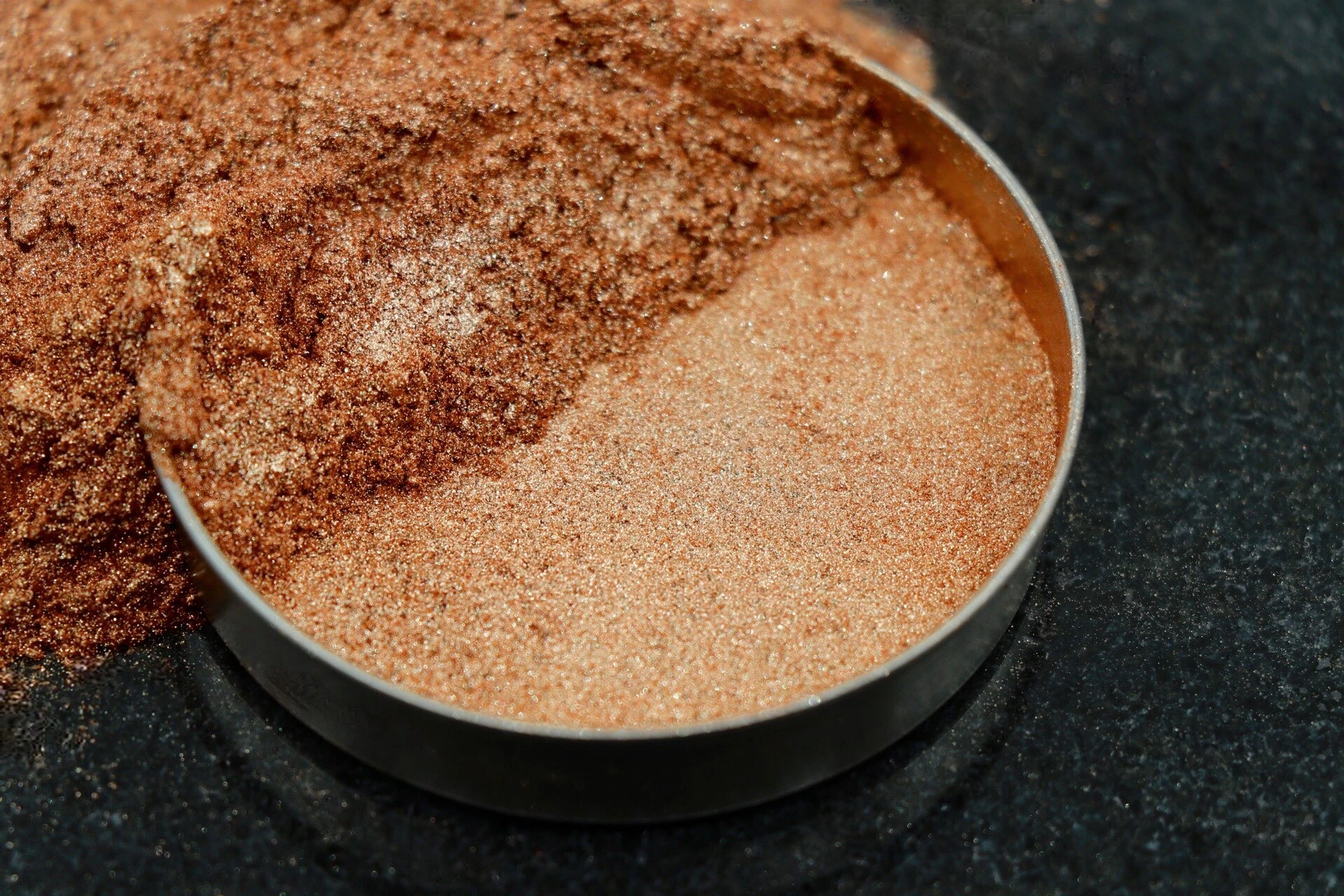 پیگمنت های سفید صدفی