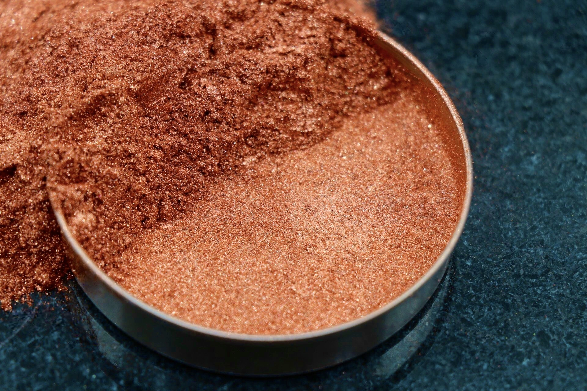 پیگمنت های سفید صدفی