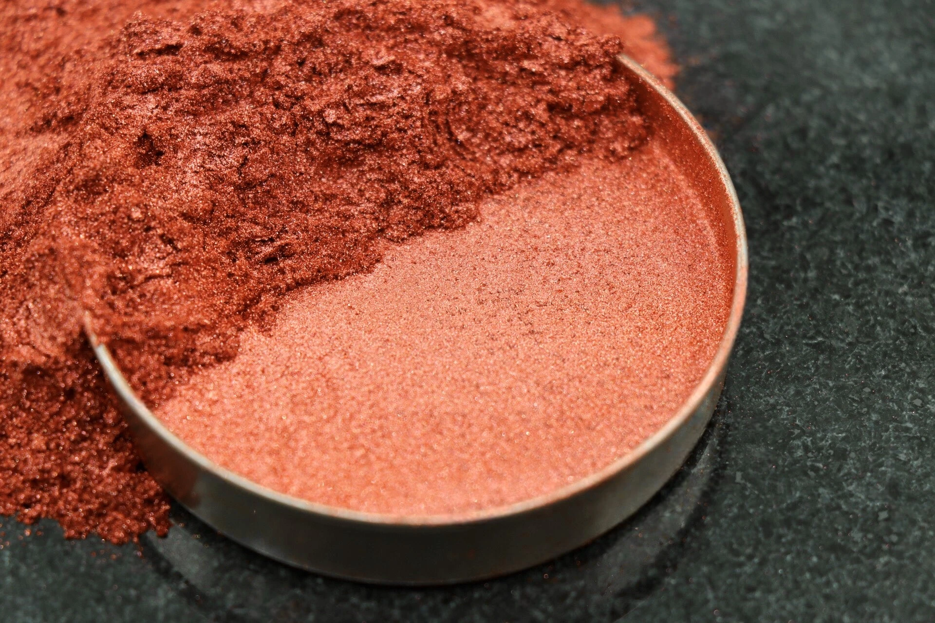 پیگمنت های سفید صدفی