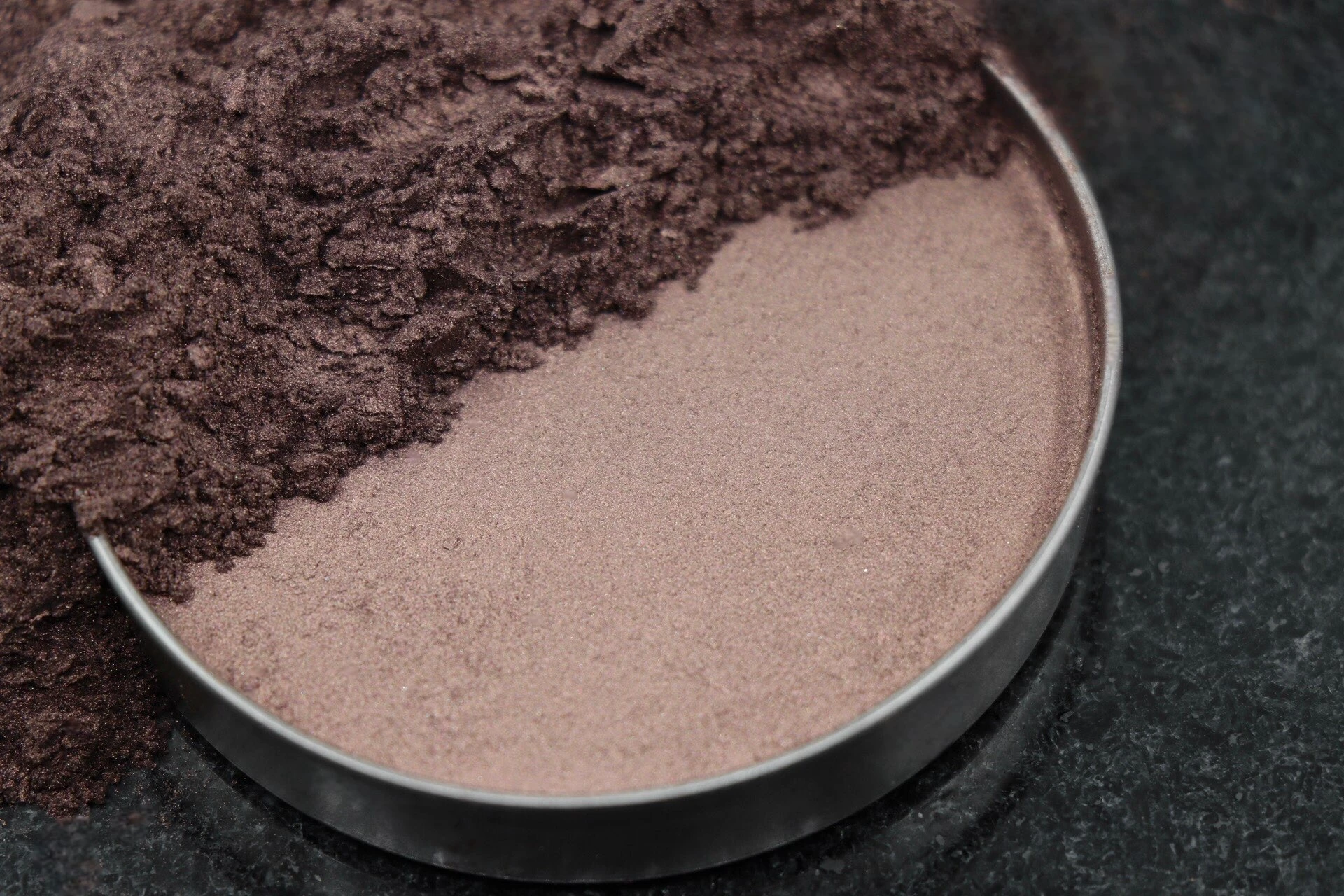 پیگمنت های سفید صدفی