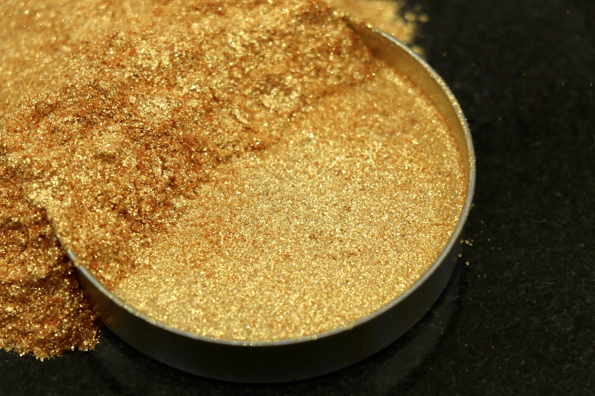 پیگمنت های سفید صدفی