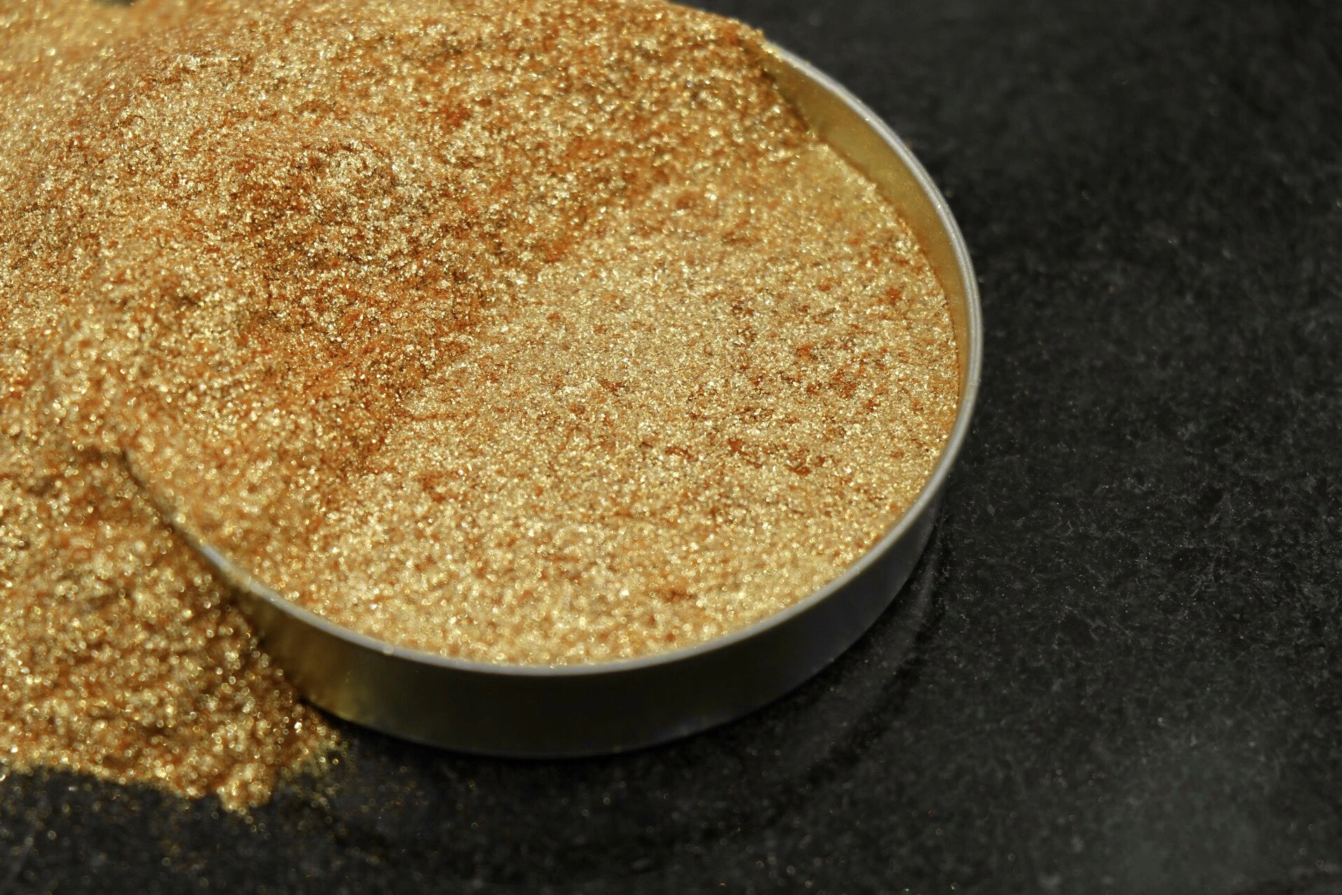 پیگمنت های سفید صدفی