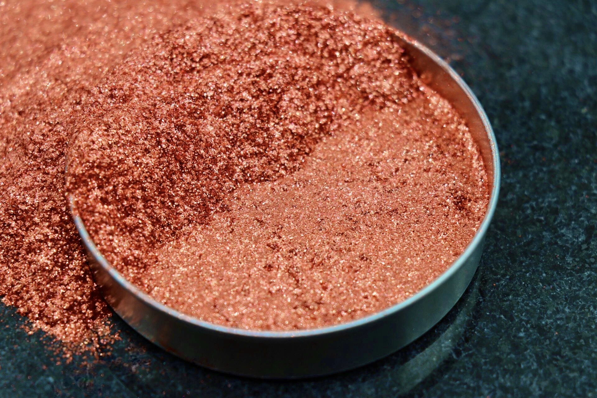 پیگمنت های سفید صدفی