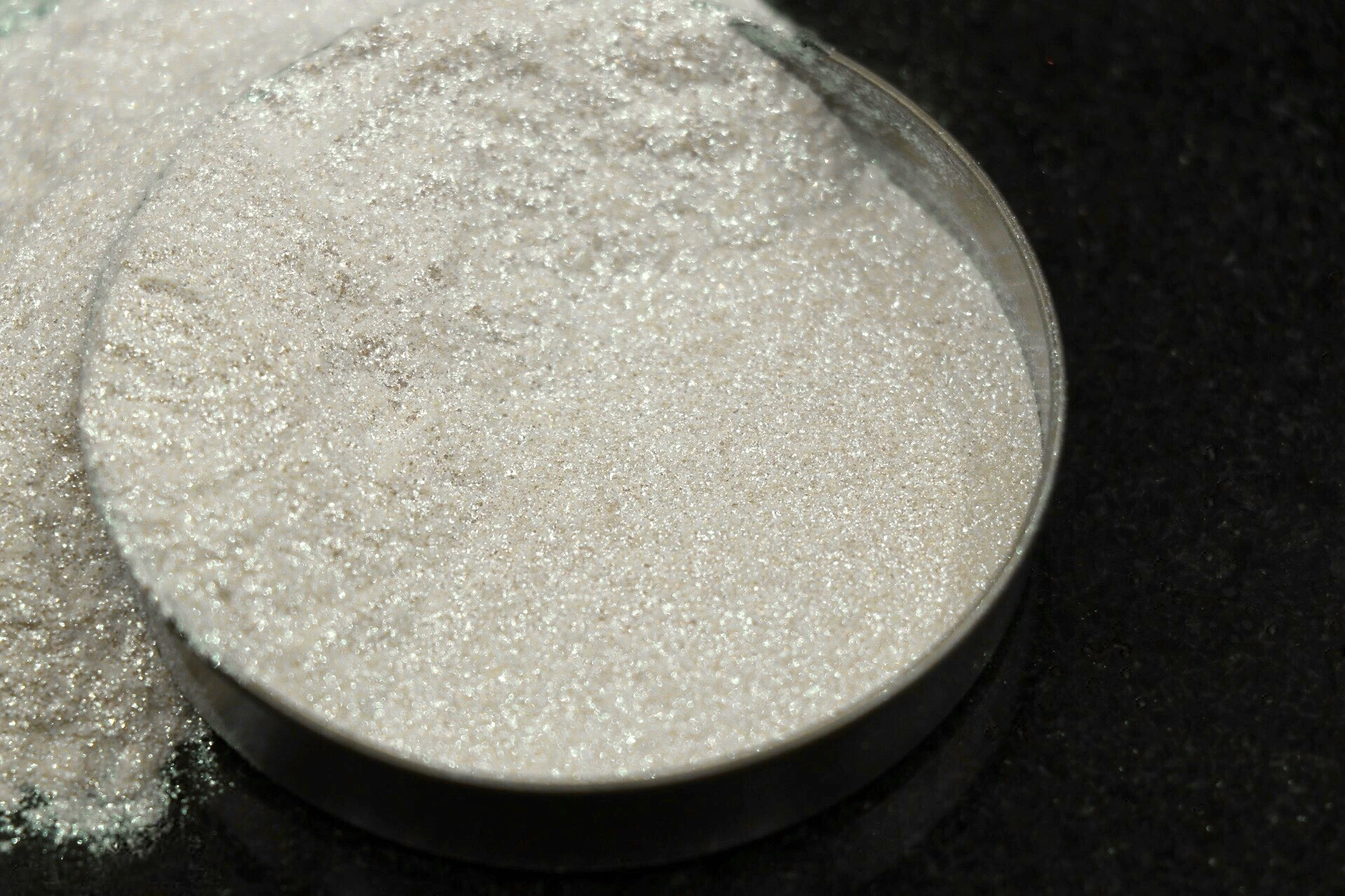 پیگمنت های سفید صدفی