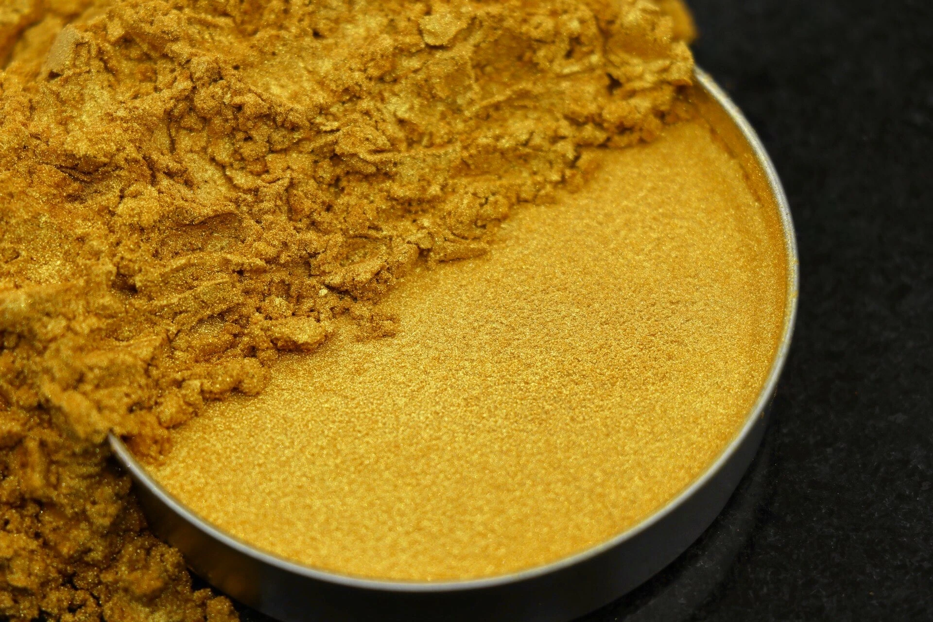 پیگمنت های سفید صدفی