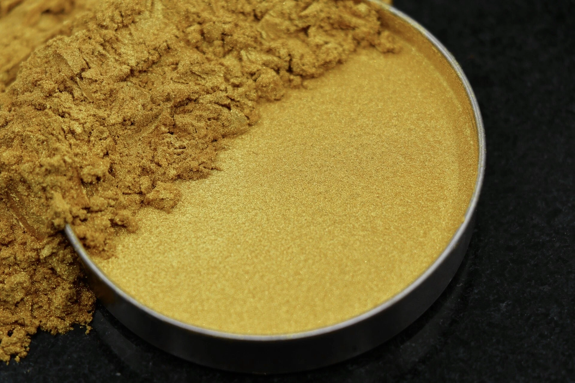 پیگمنت های سفید صدفی