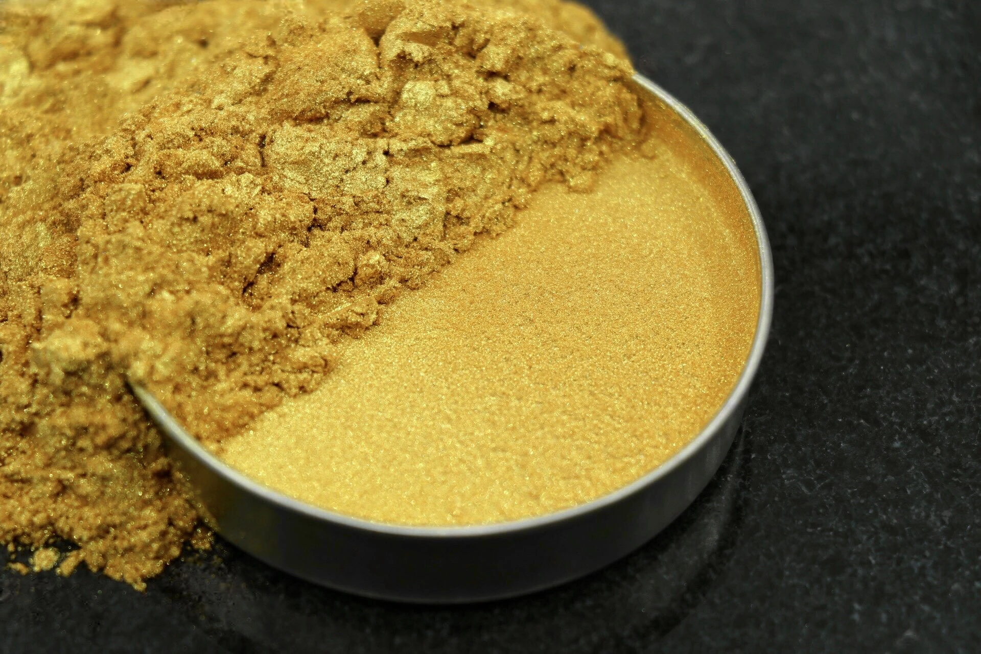 پیگمنت های سفید صدفی