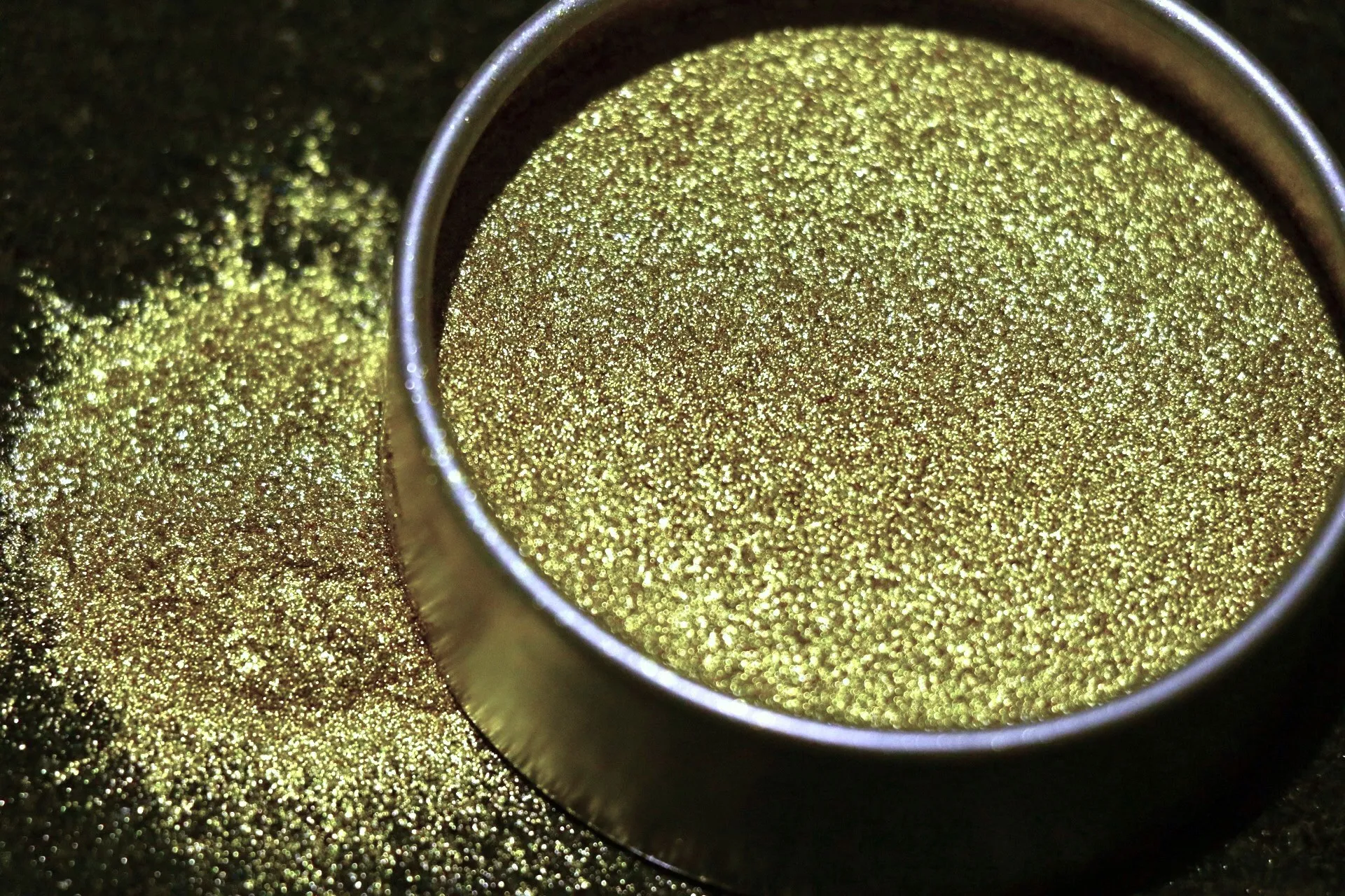 پیگمنت های متالیک سری طلایی کاهی